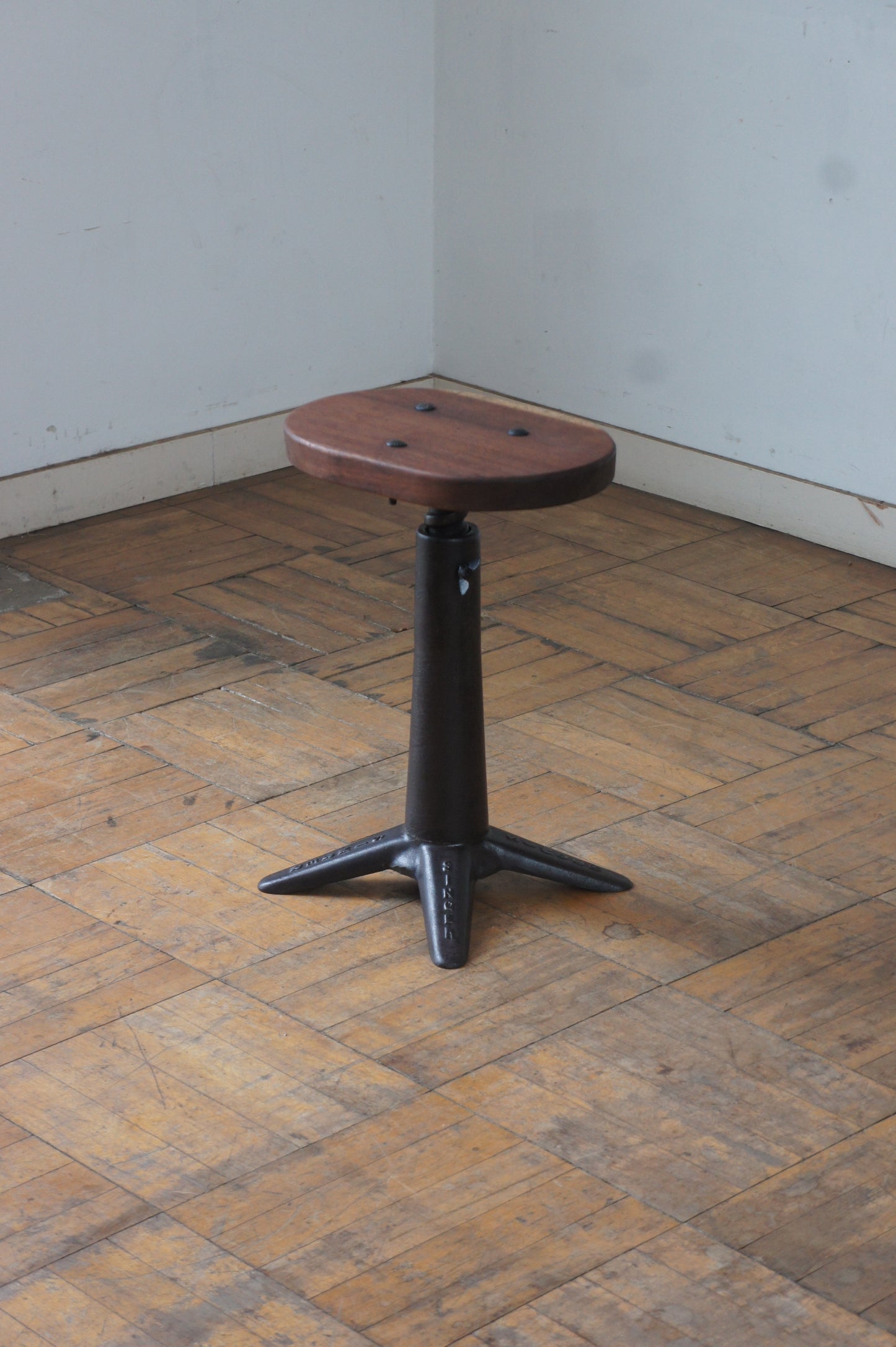 SINGER Stool 4f