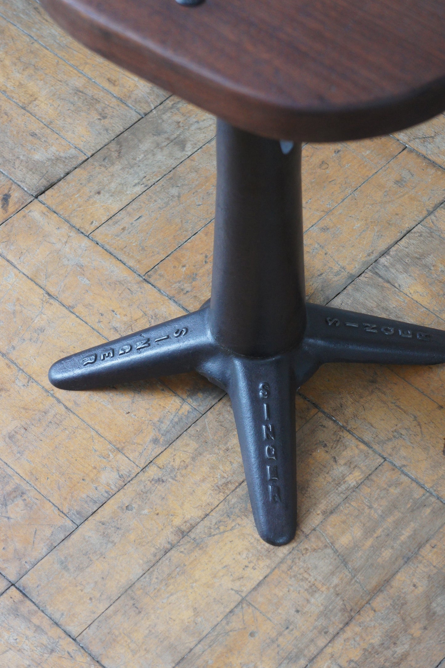 SINGER Stool 4f