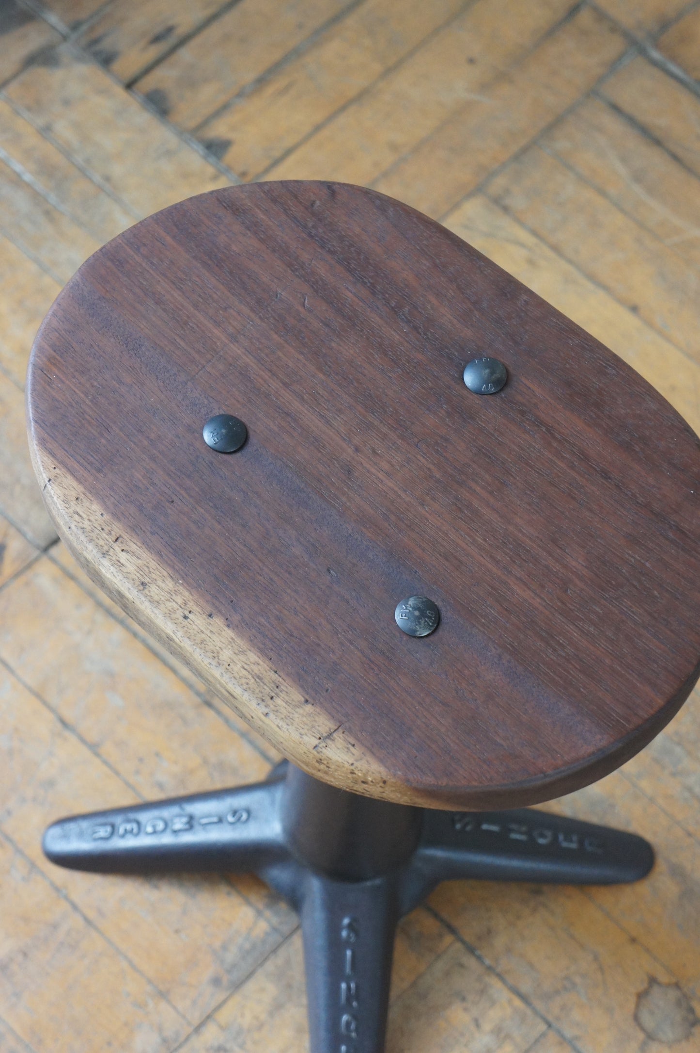 SINGER Stool 4f