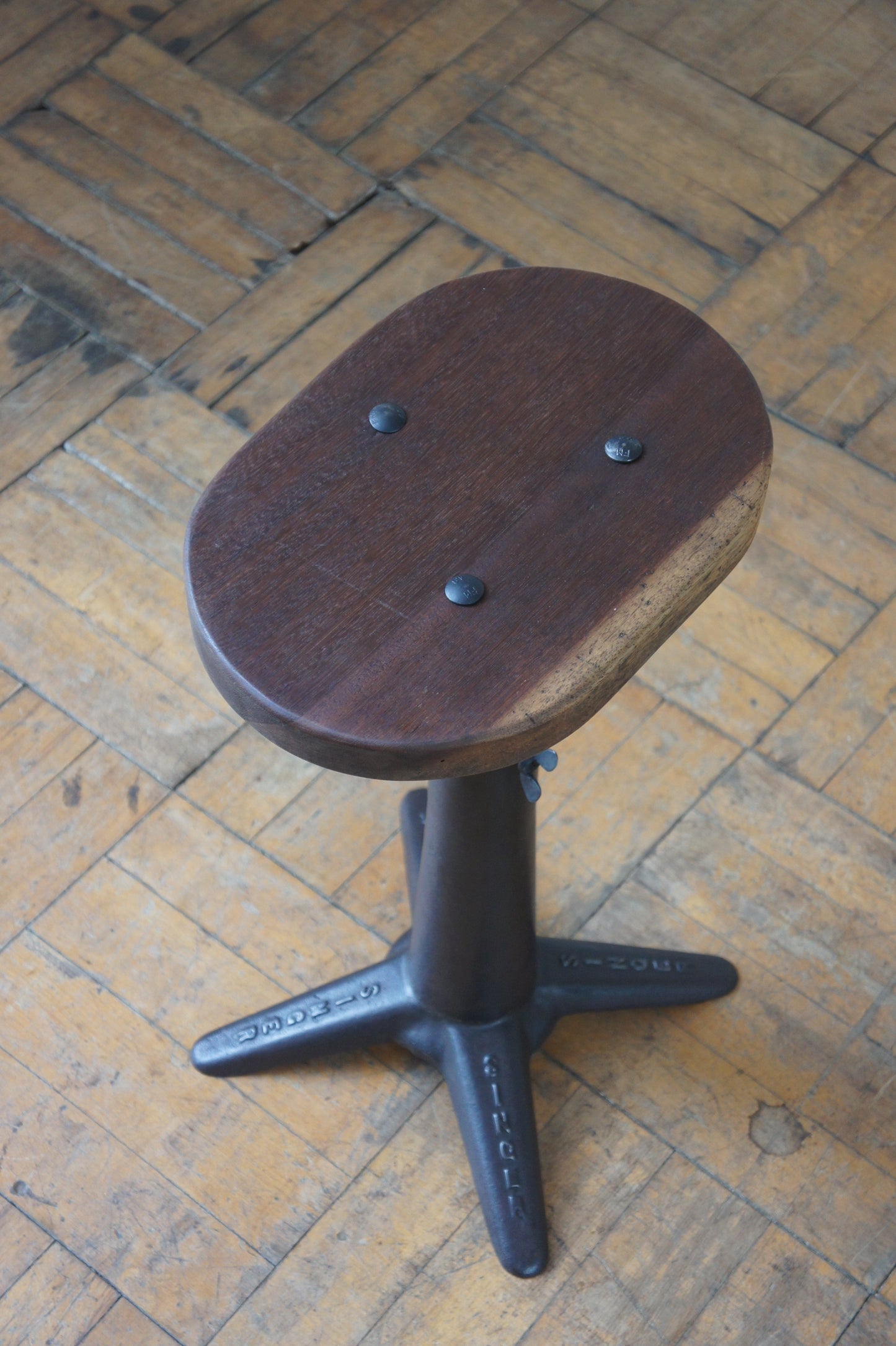 SINGER Stool 4f