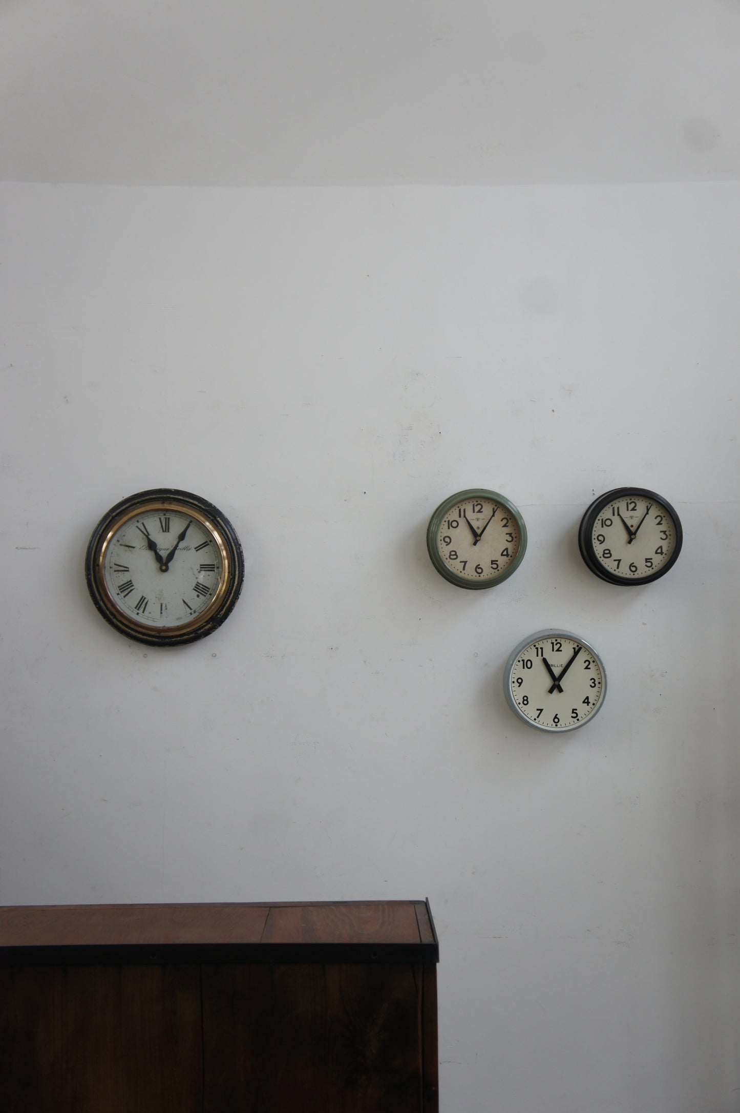 BRILLIÉ Wall clock / bois noir