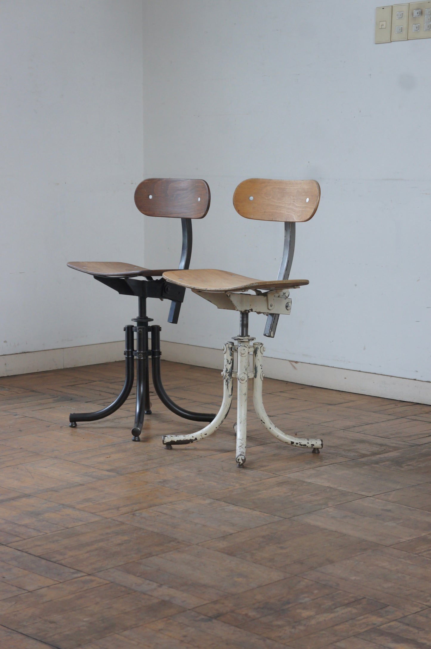 BIENAISE Chair N°232 / white