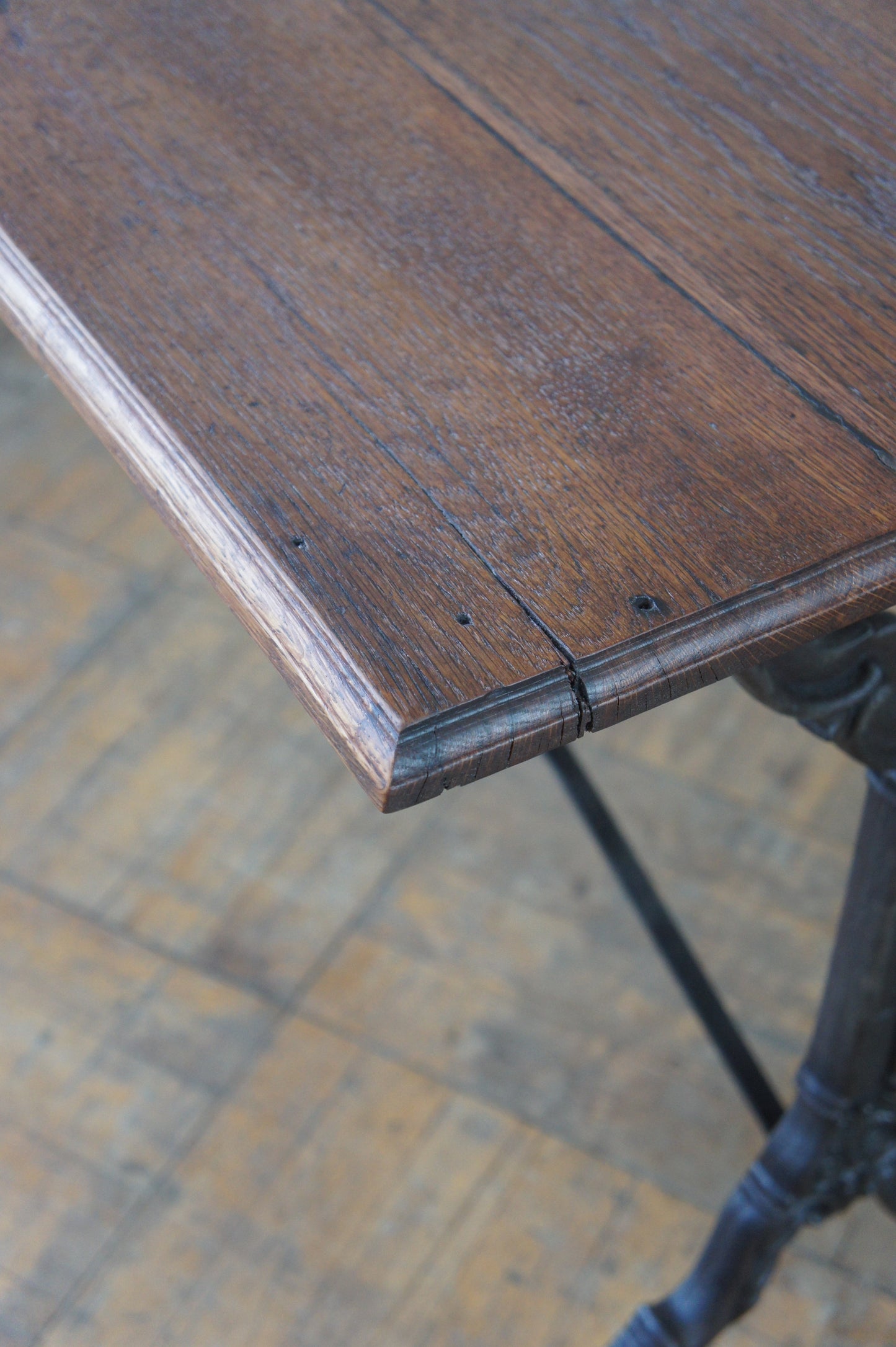 BISTRO Iron leg table