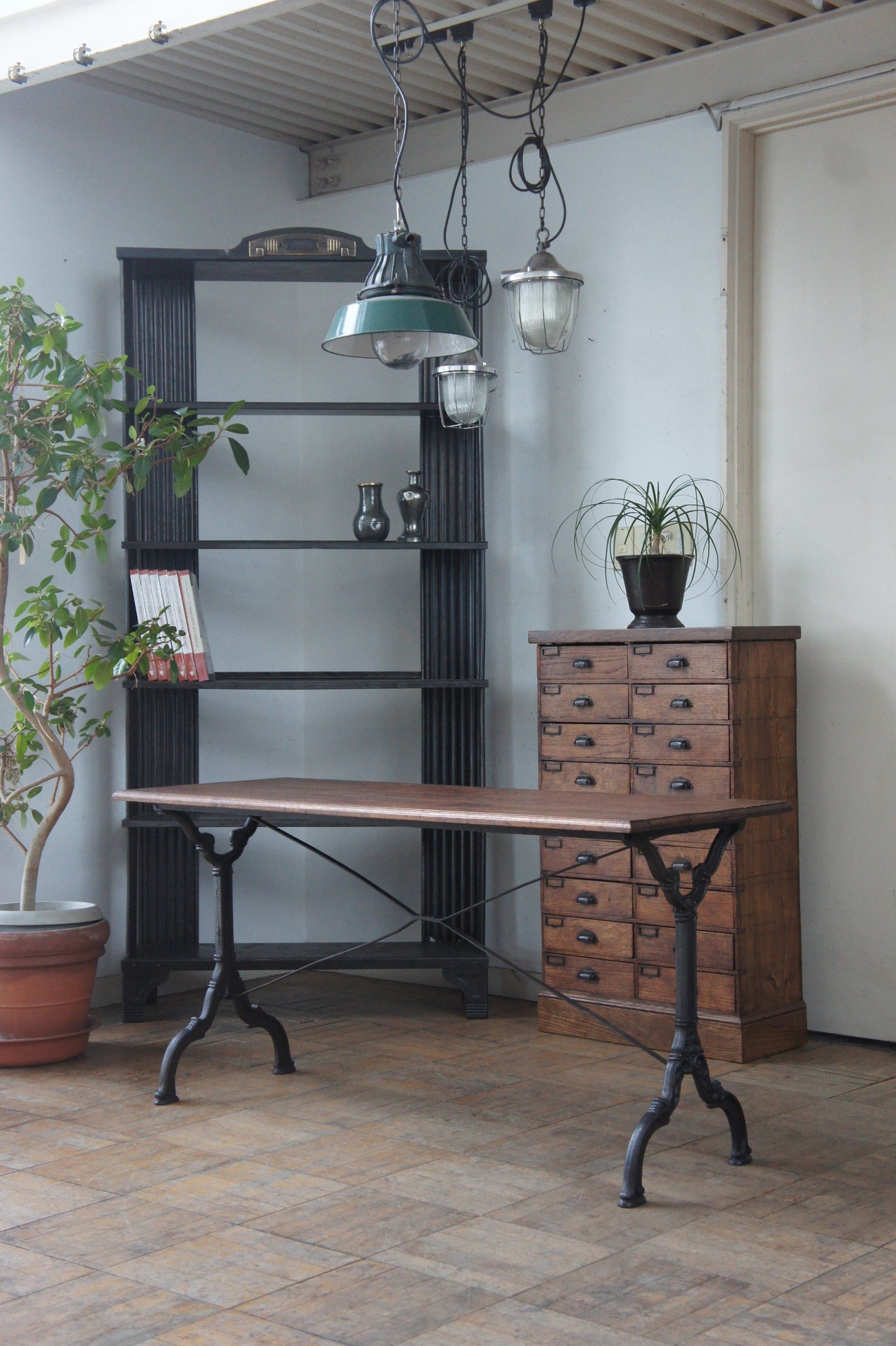 BISTRO Iron leg table