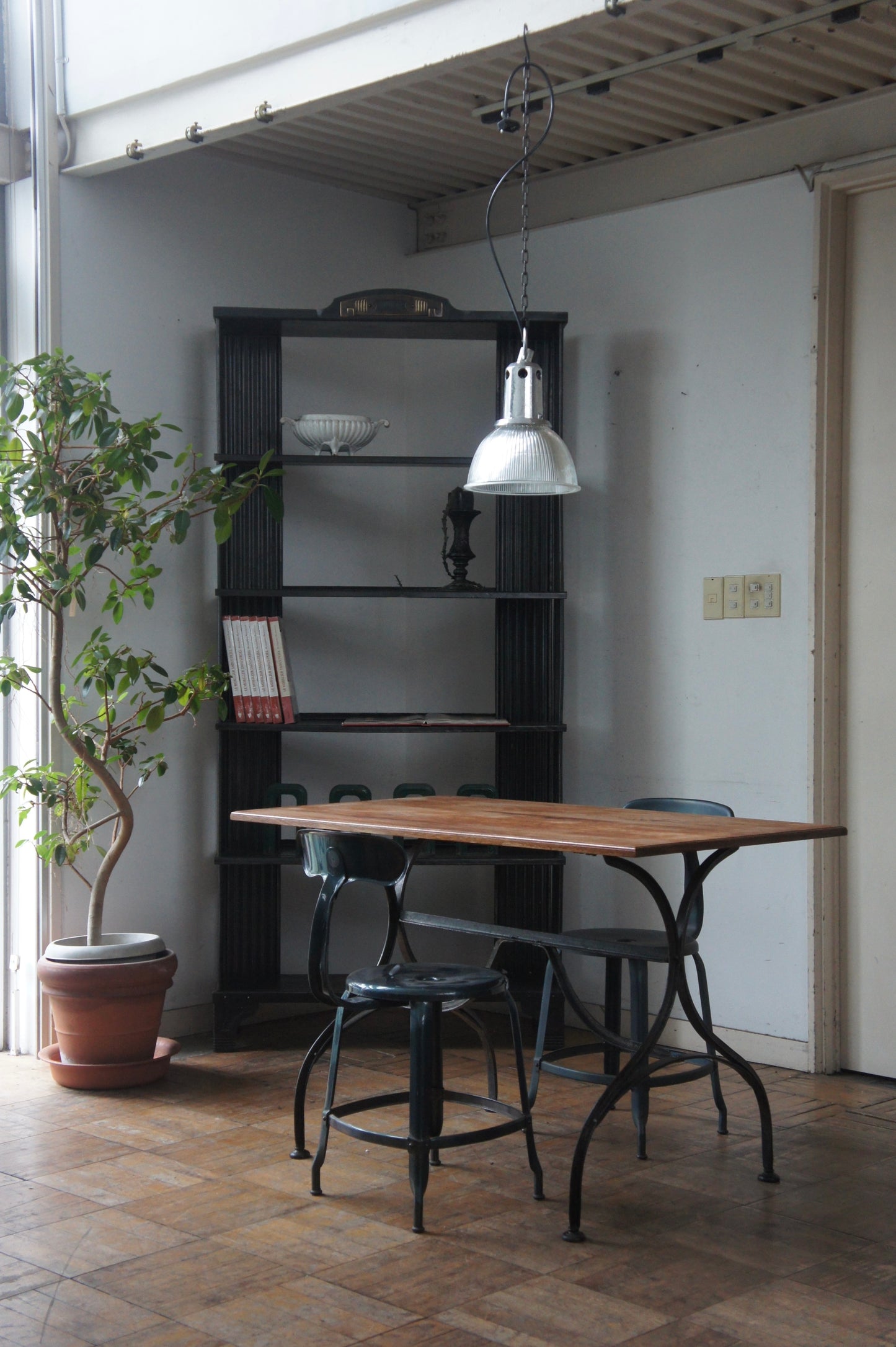 JARDIN Iron leg table