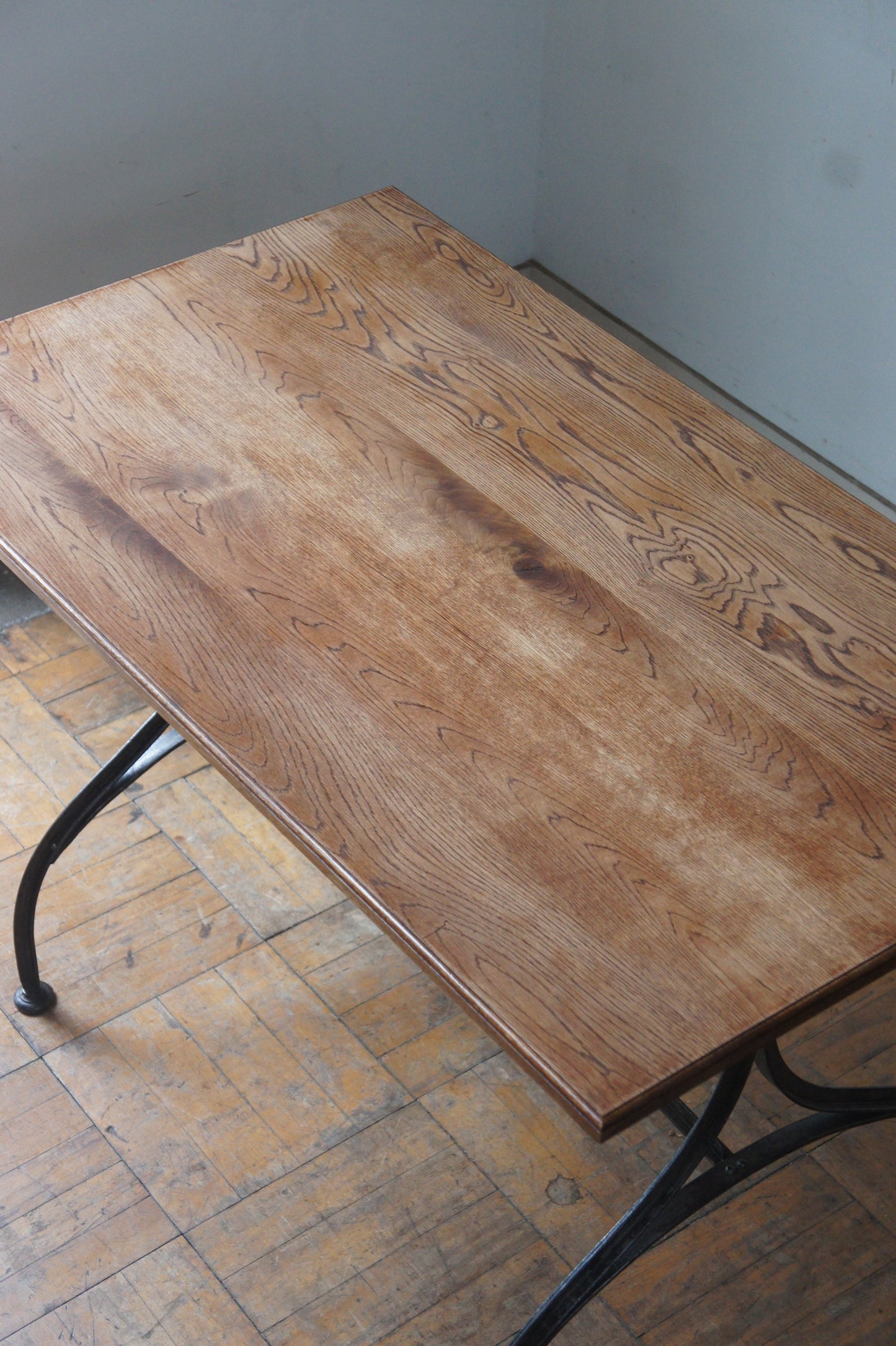 JARDIN Iron leg table