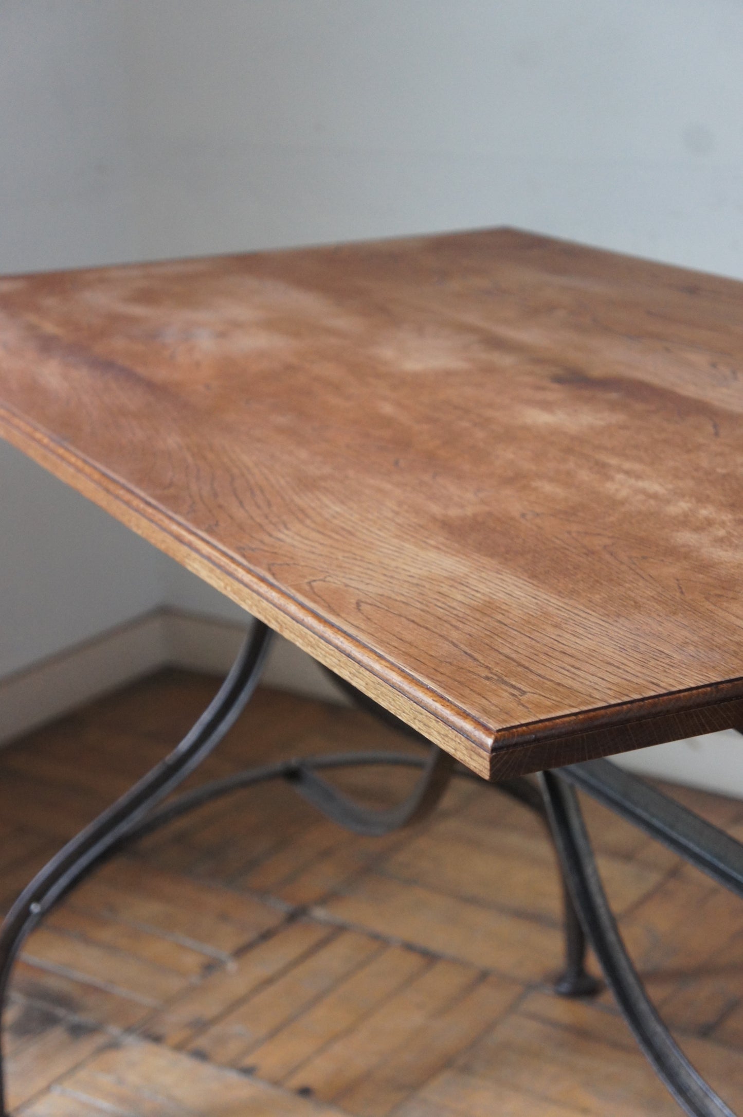 JARDIN Iron leg table