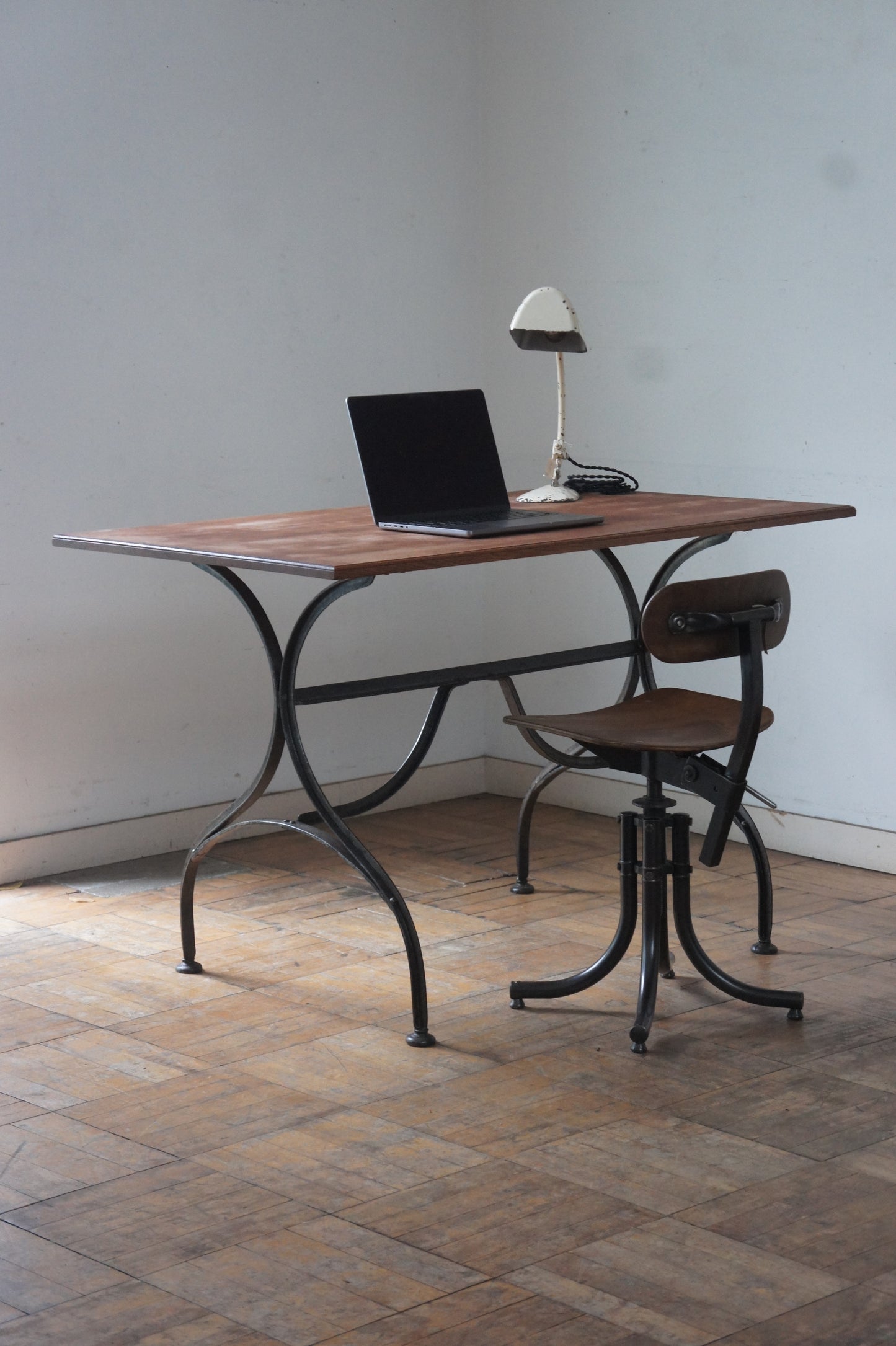 JARDIN Iron leg table