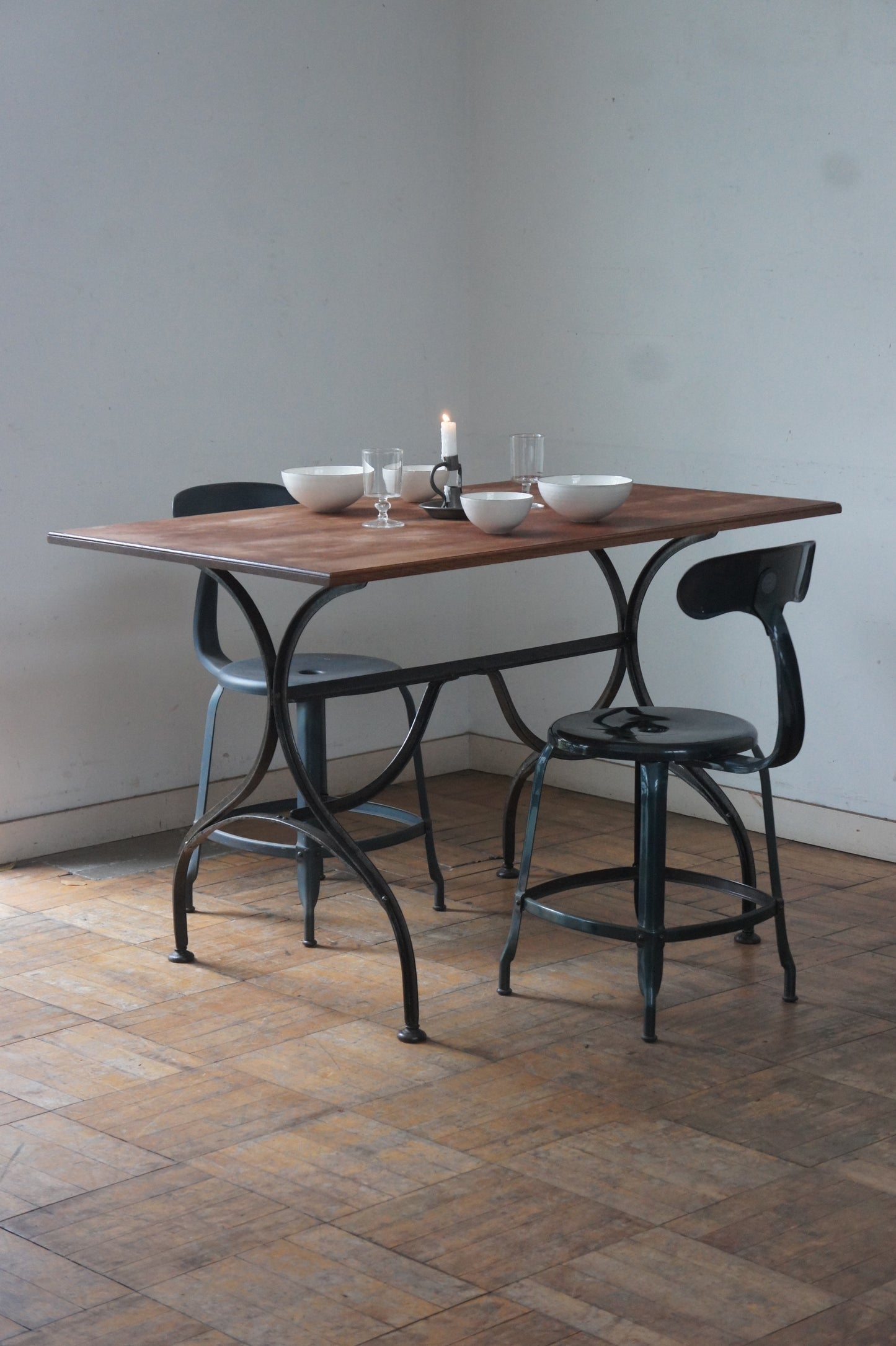 JARDIN Iron leg table