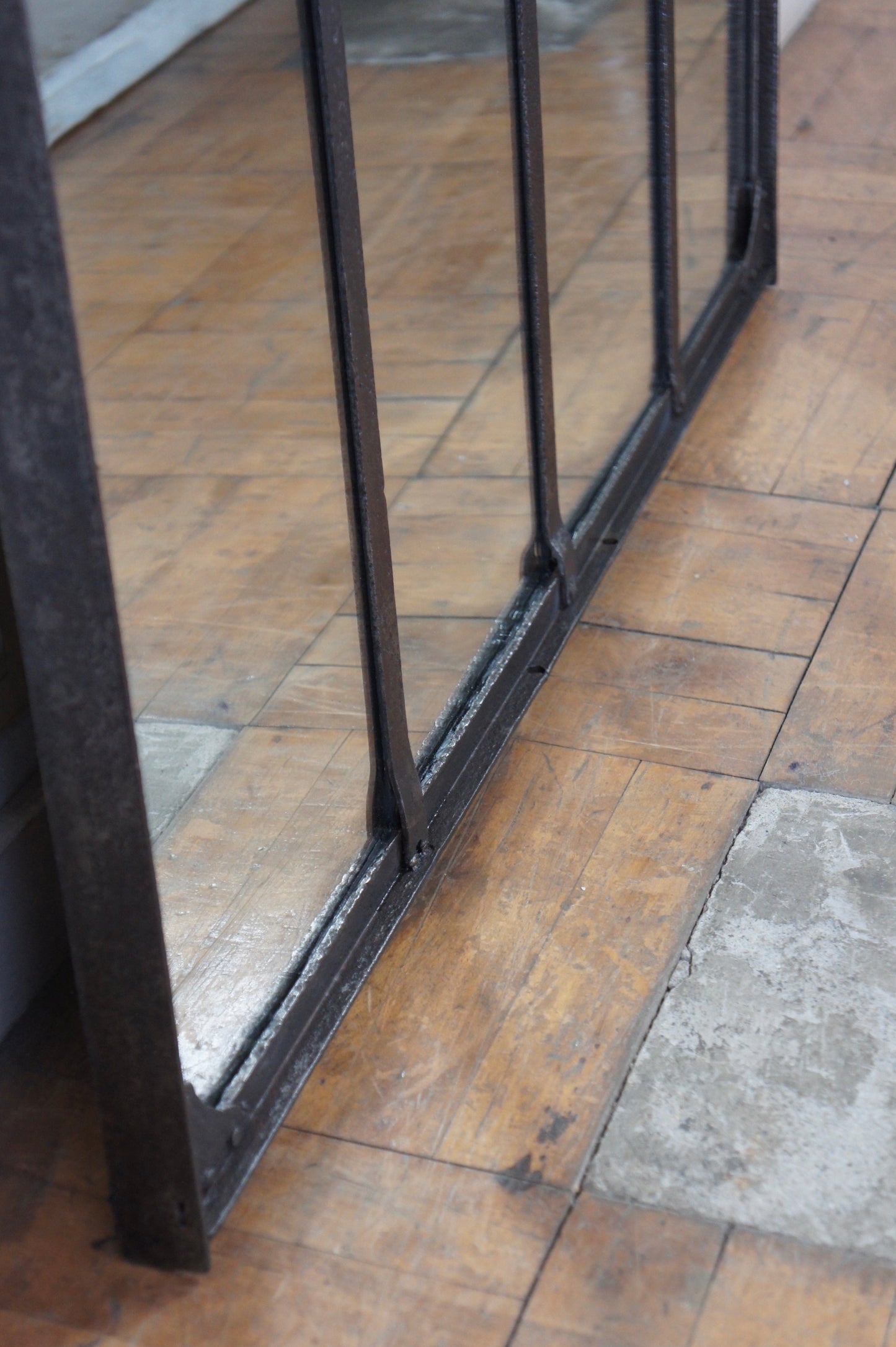 Iron window mirror 8G / A