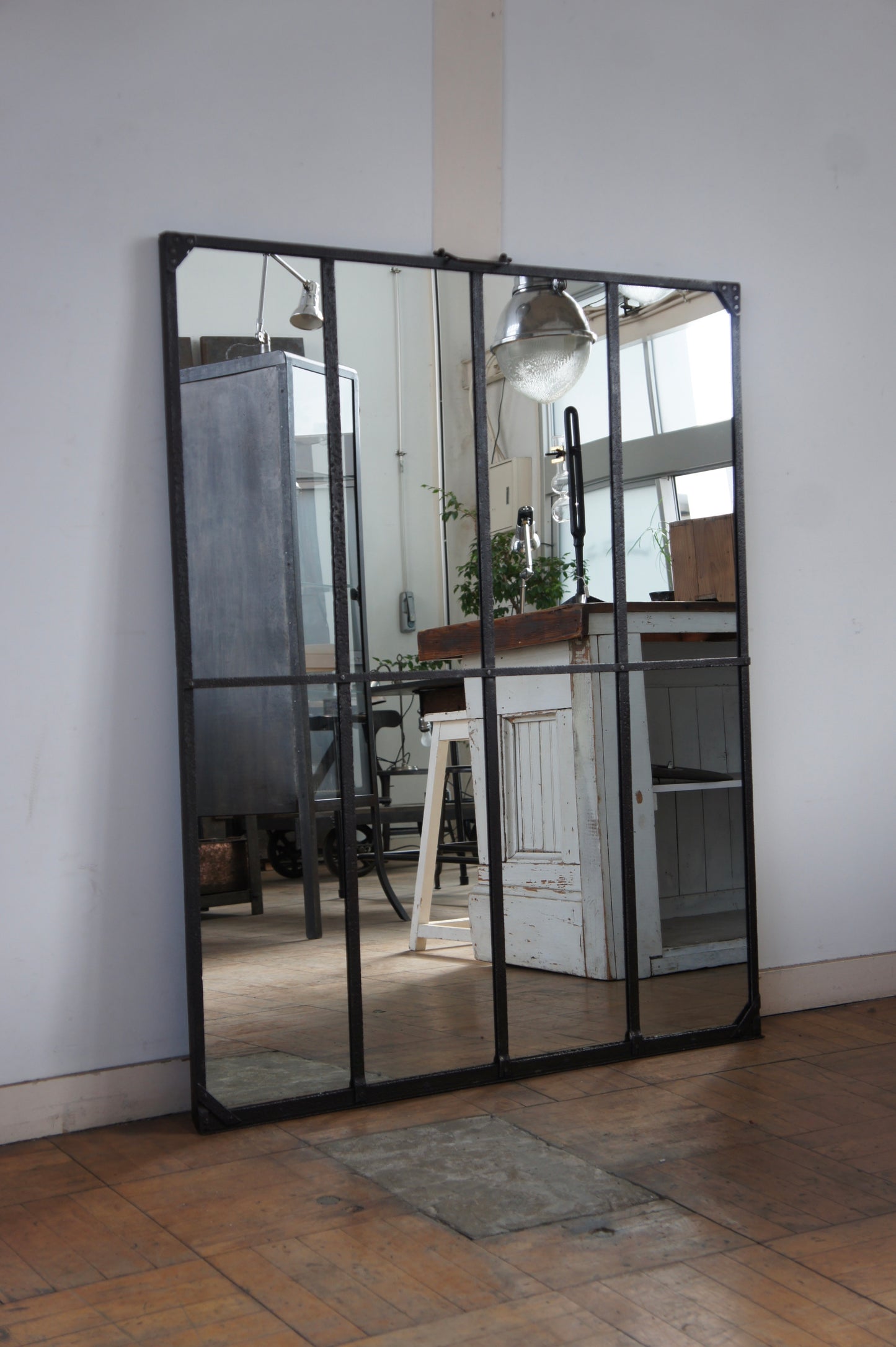 Iron window mirror 8G / B
