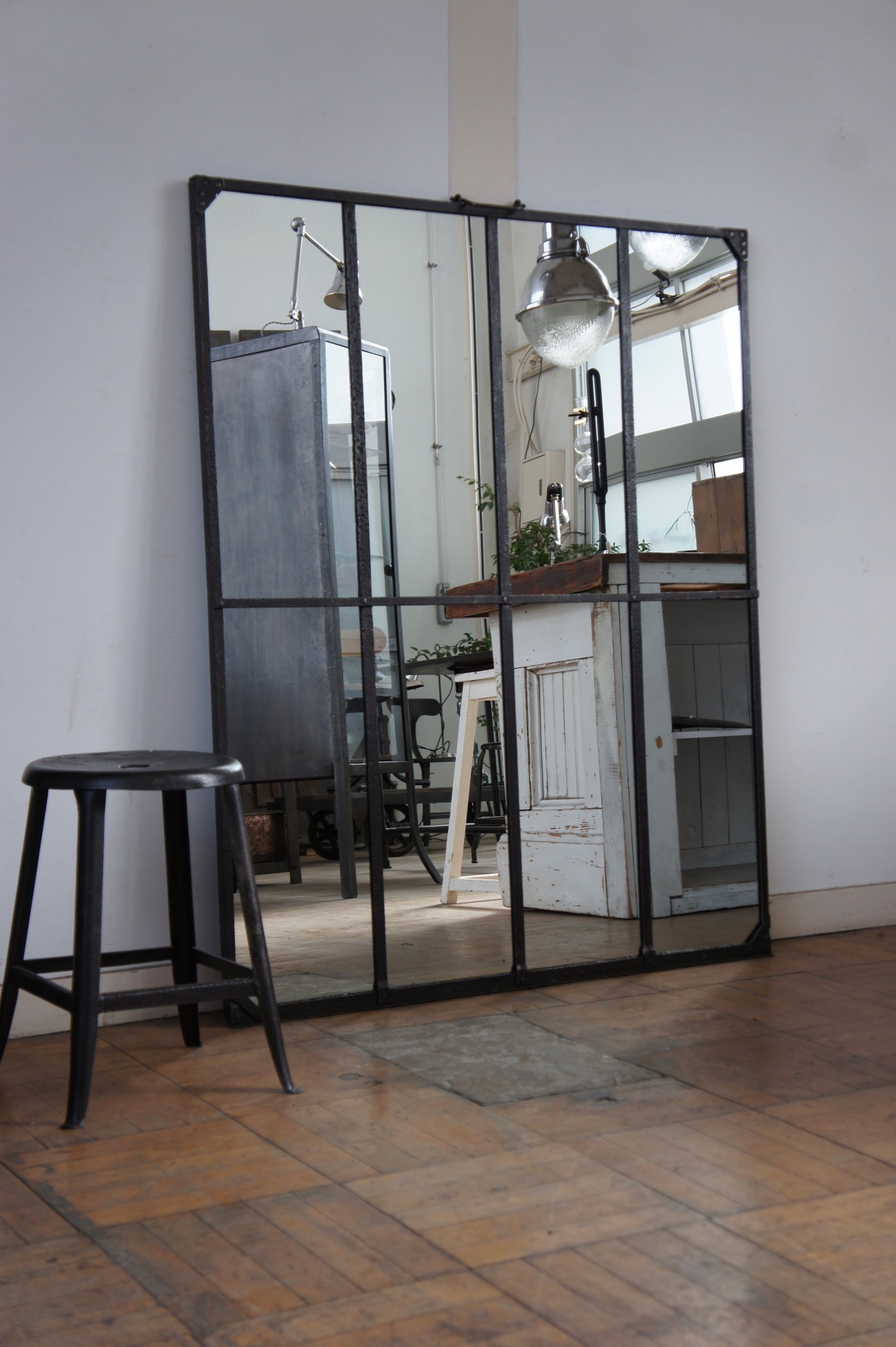 Iron window mirror 8G / B
