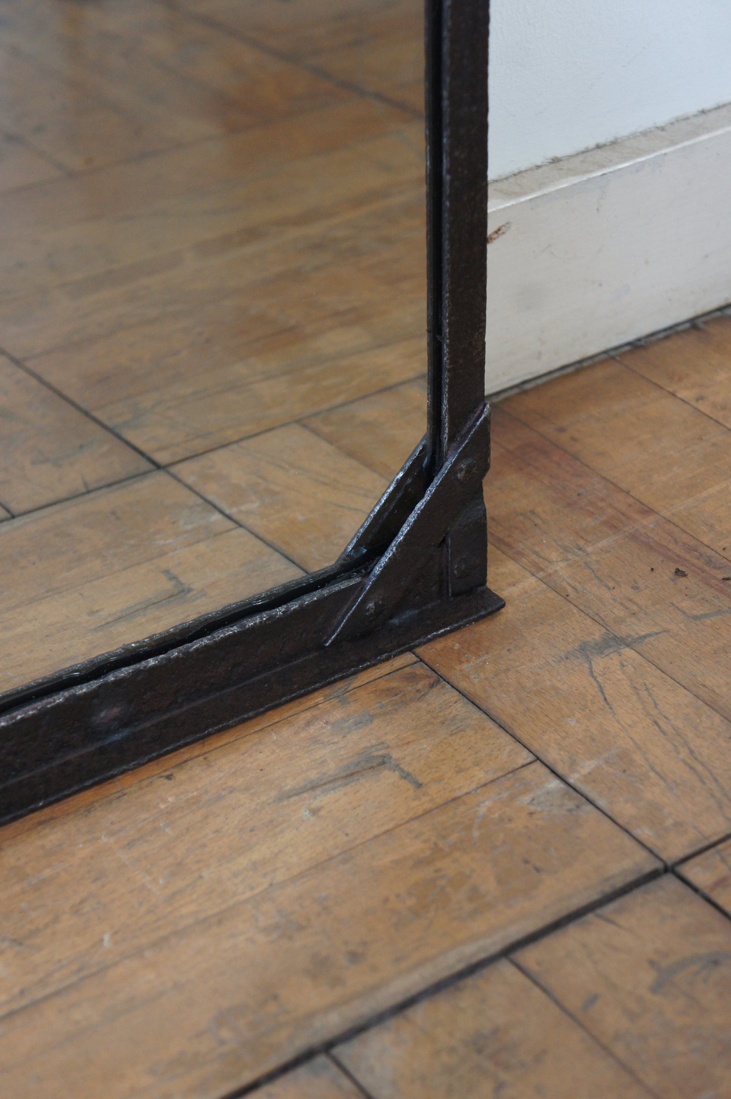 Iron window mirror 8G / B