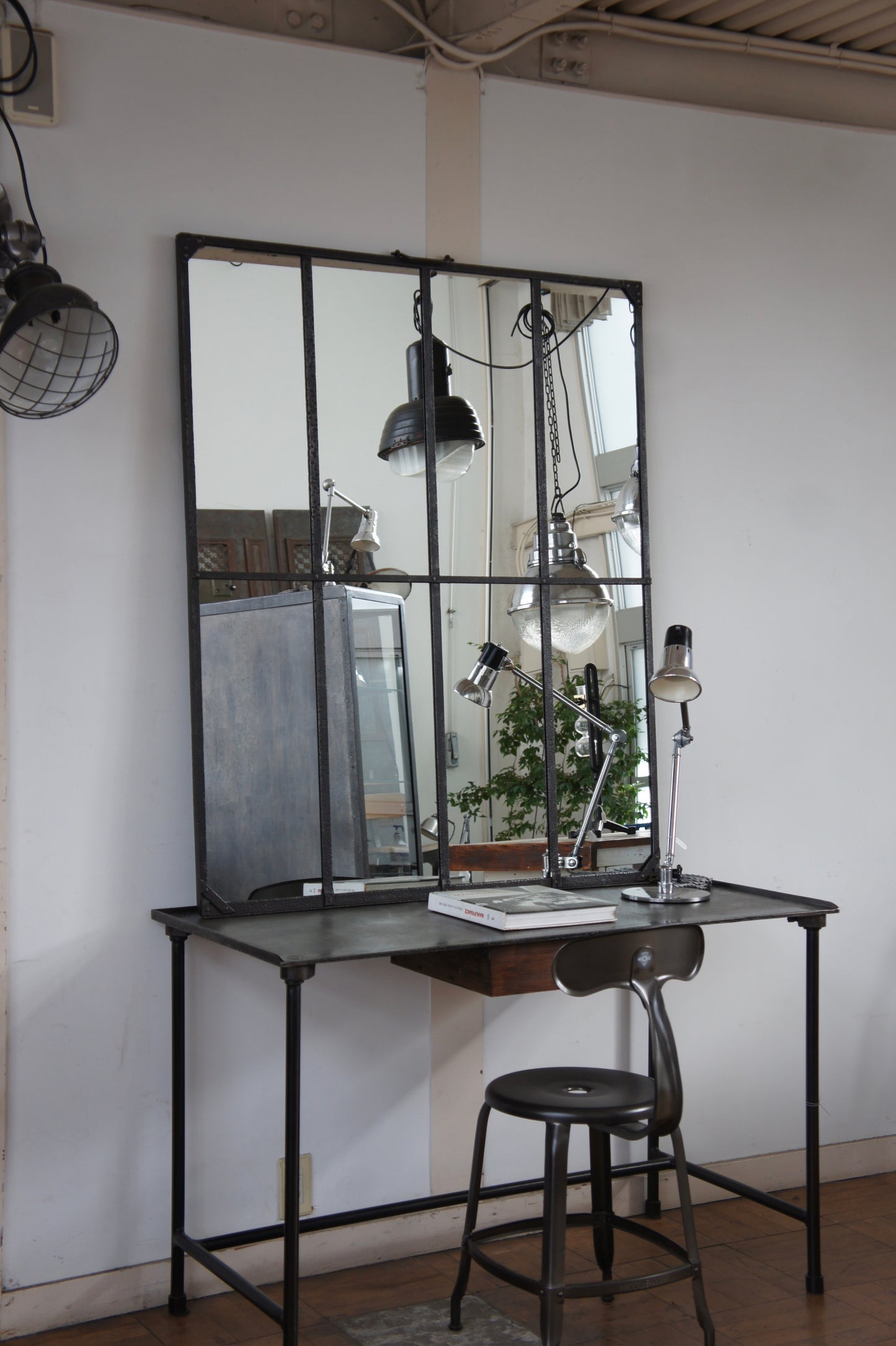 Iron window mirror 8G / B