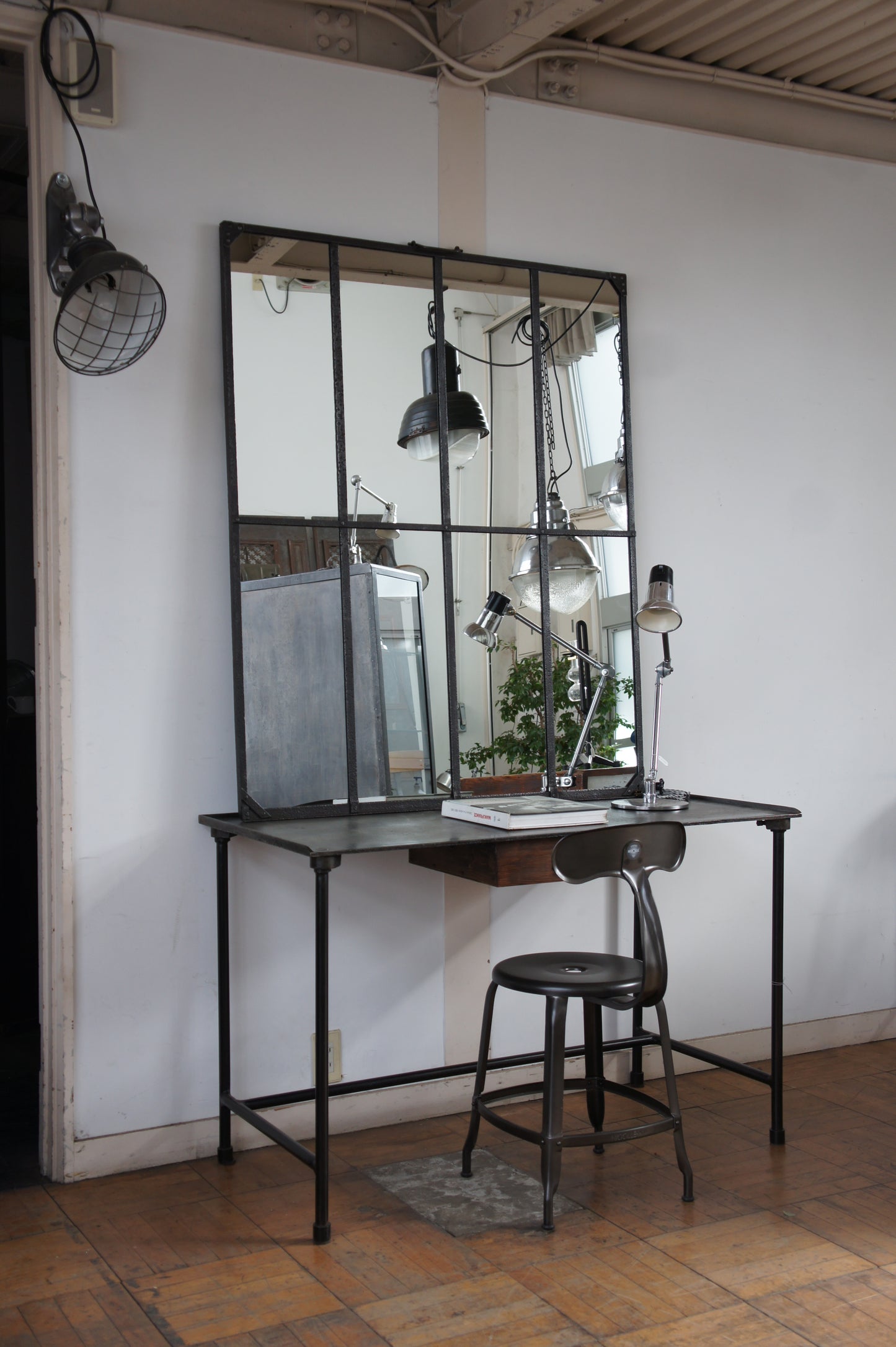 Iron window mirror 8G / B