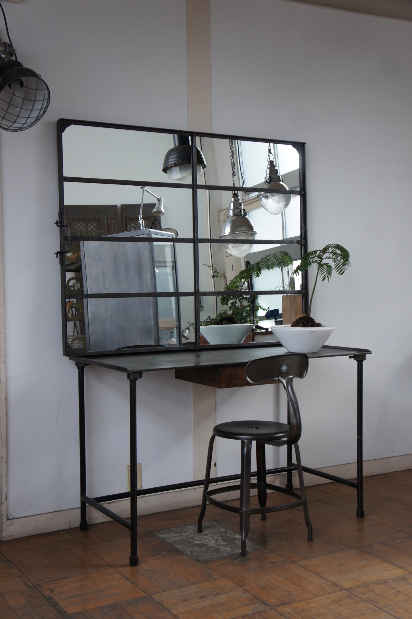 Iron window mirror 8G / A