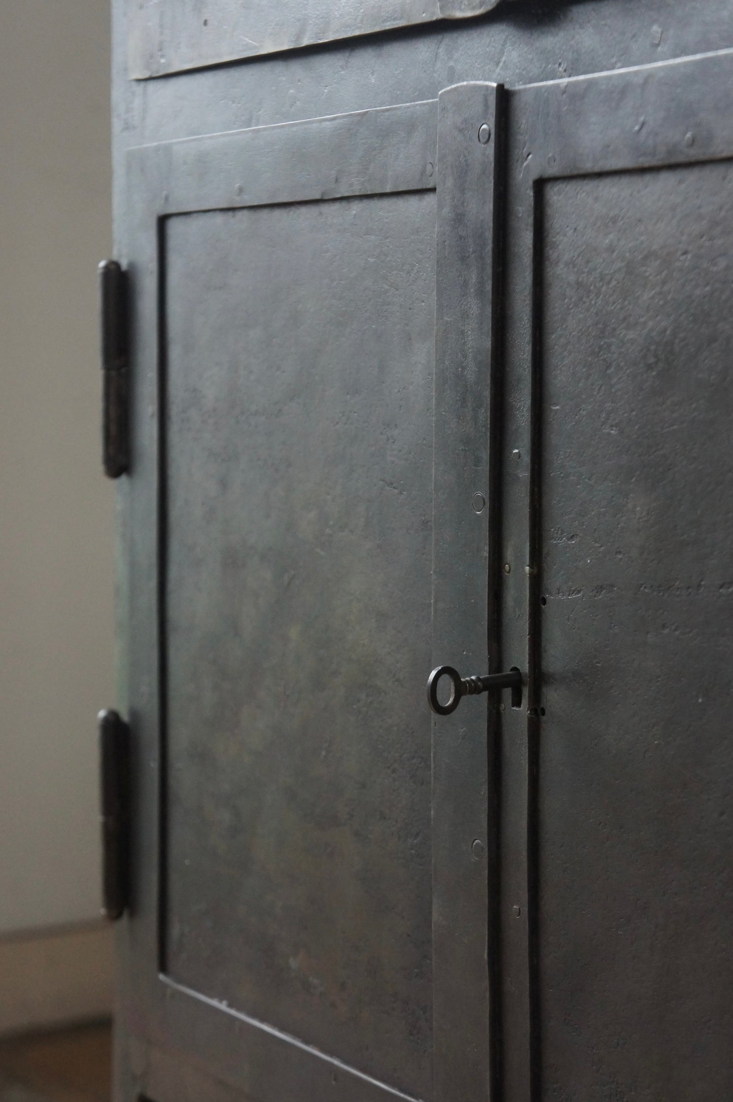 Metal glass cabinet 65