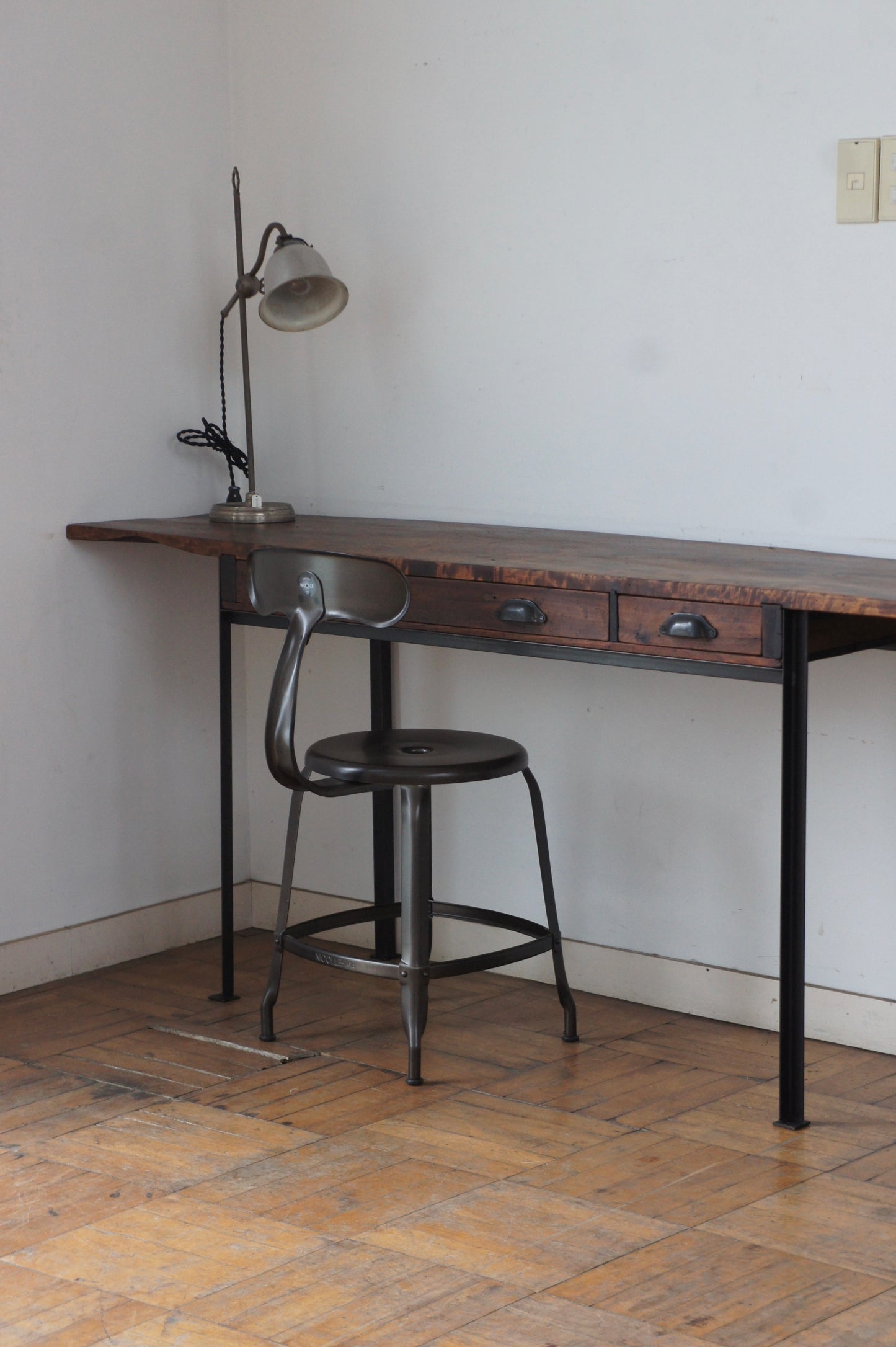 Work desk