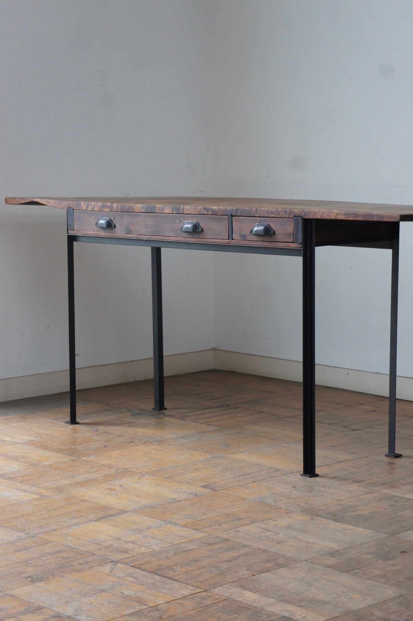 Work desk