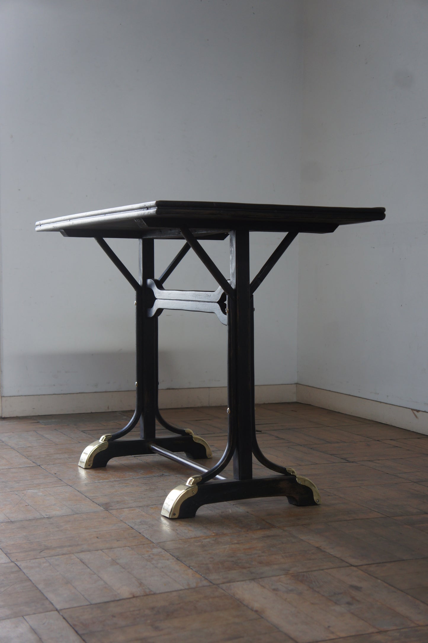 BISTRO Wood table