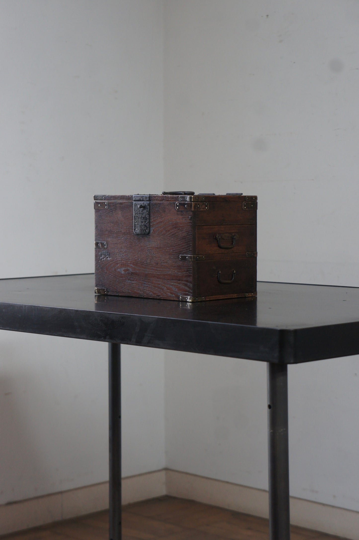 19c. Wood box Chestnut