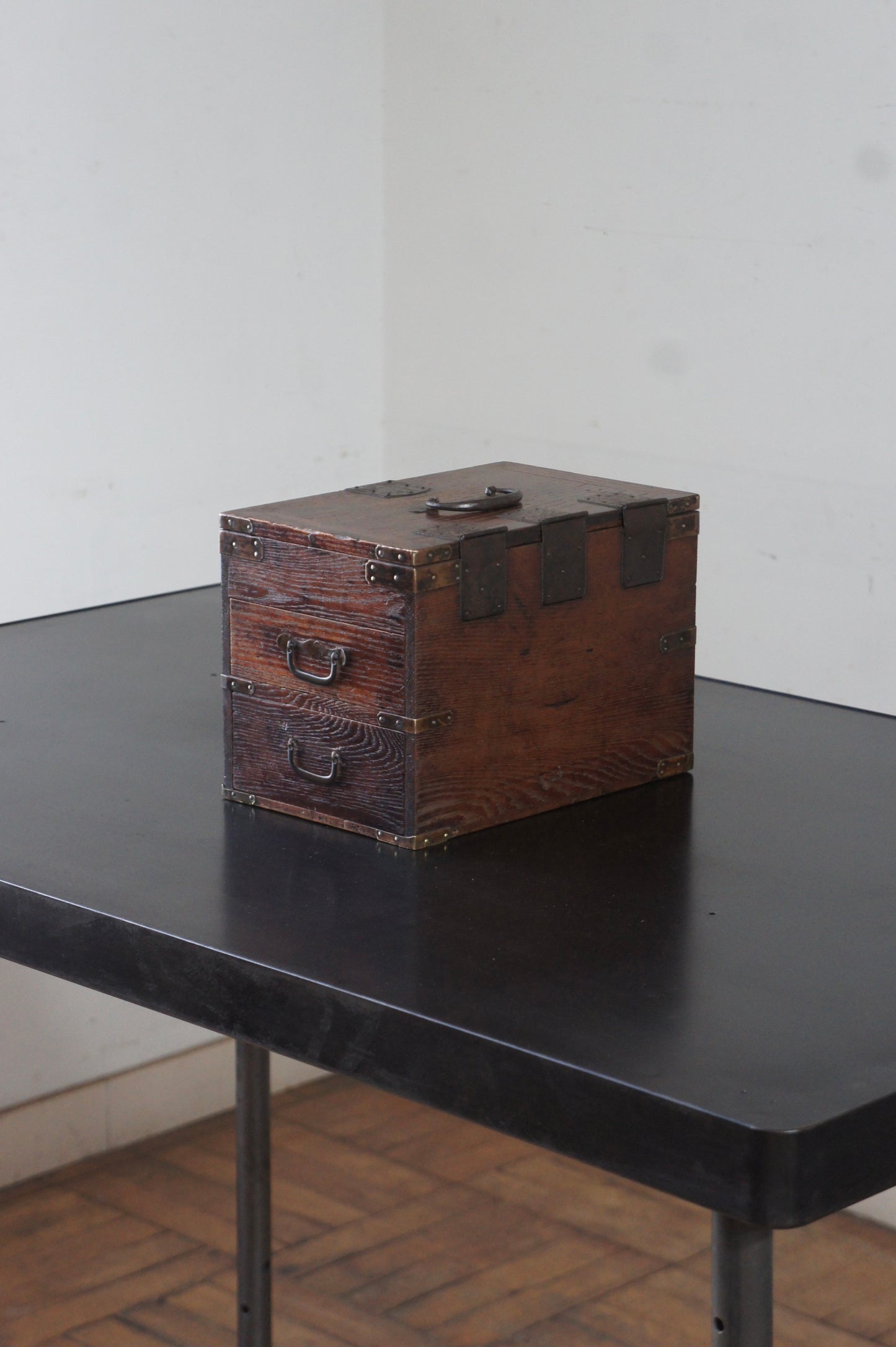 19c. Wood box Chestnut