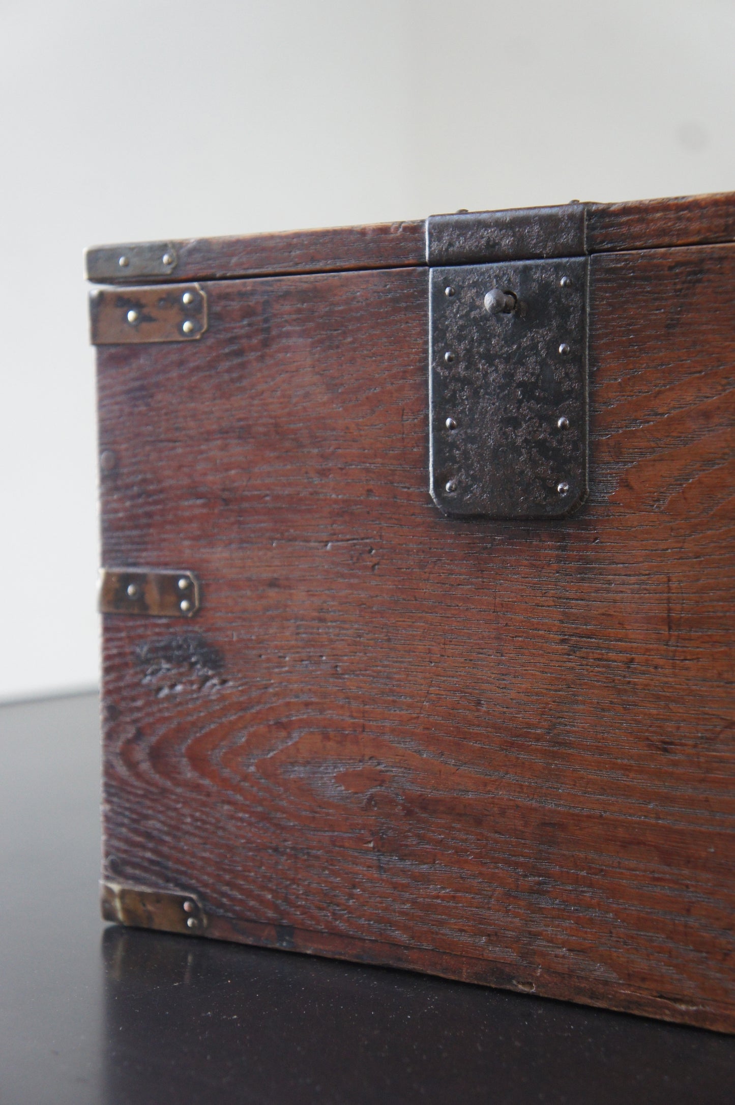19c. Wood box Chestnut