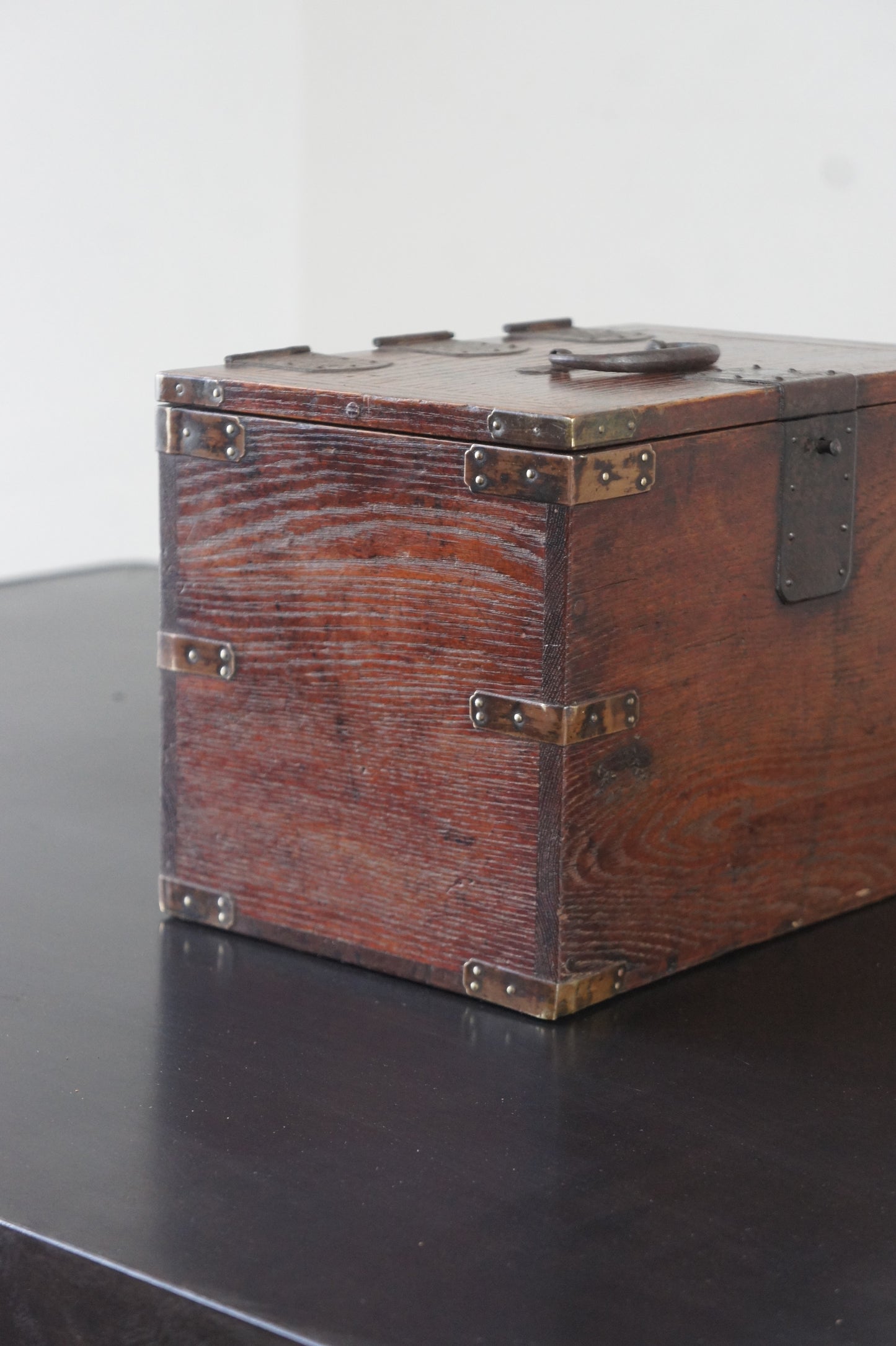 19c. Wood box Chestnut