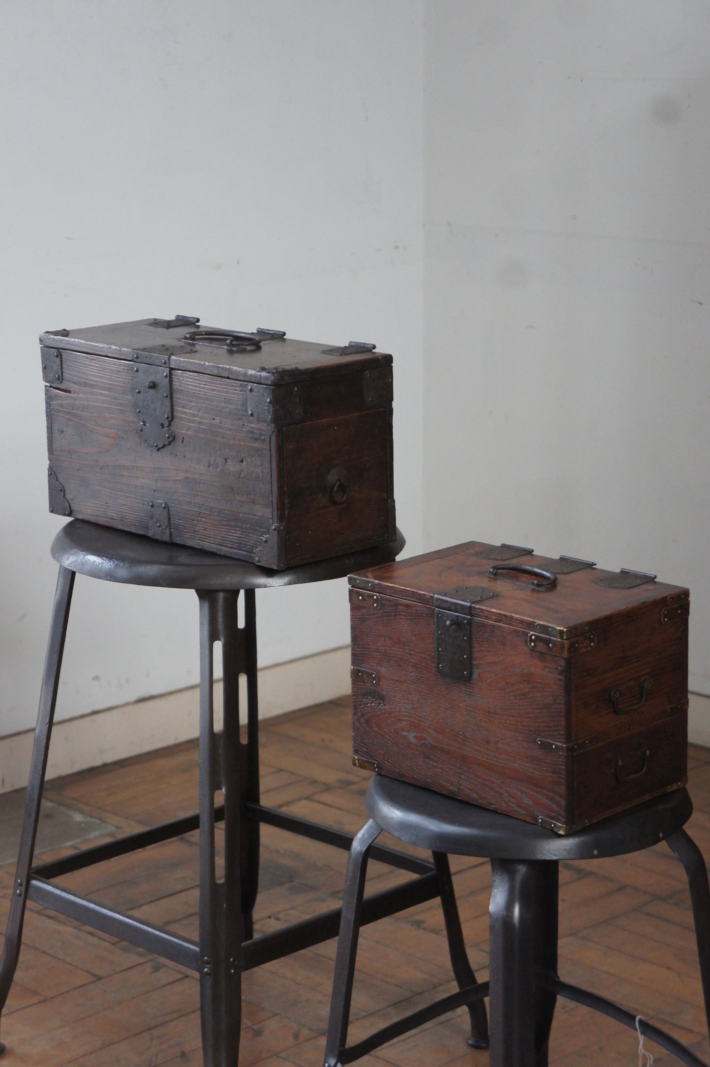 19c. Wood box Chestnut