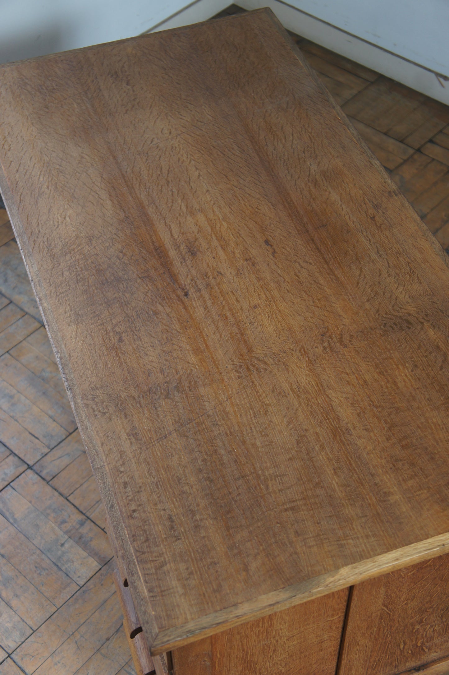 Wooden desk w/steel leg