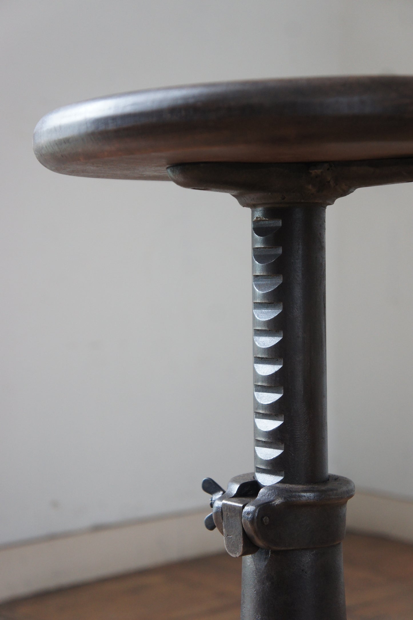 SINGER Stool / Claw foot