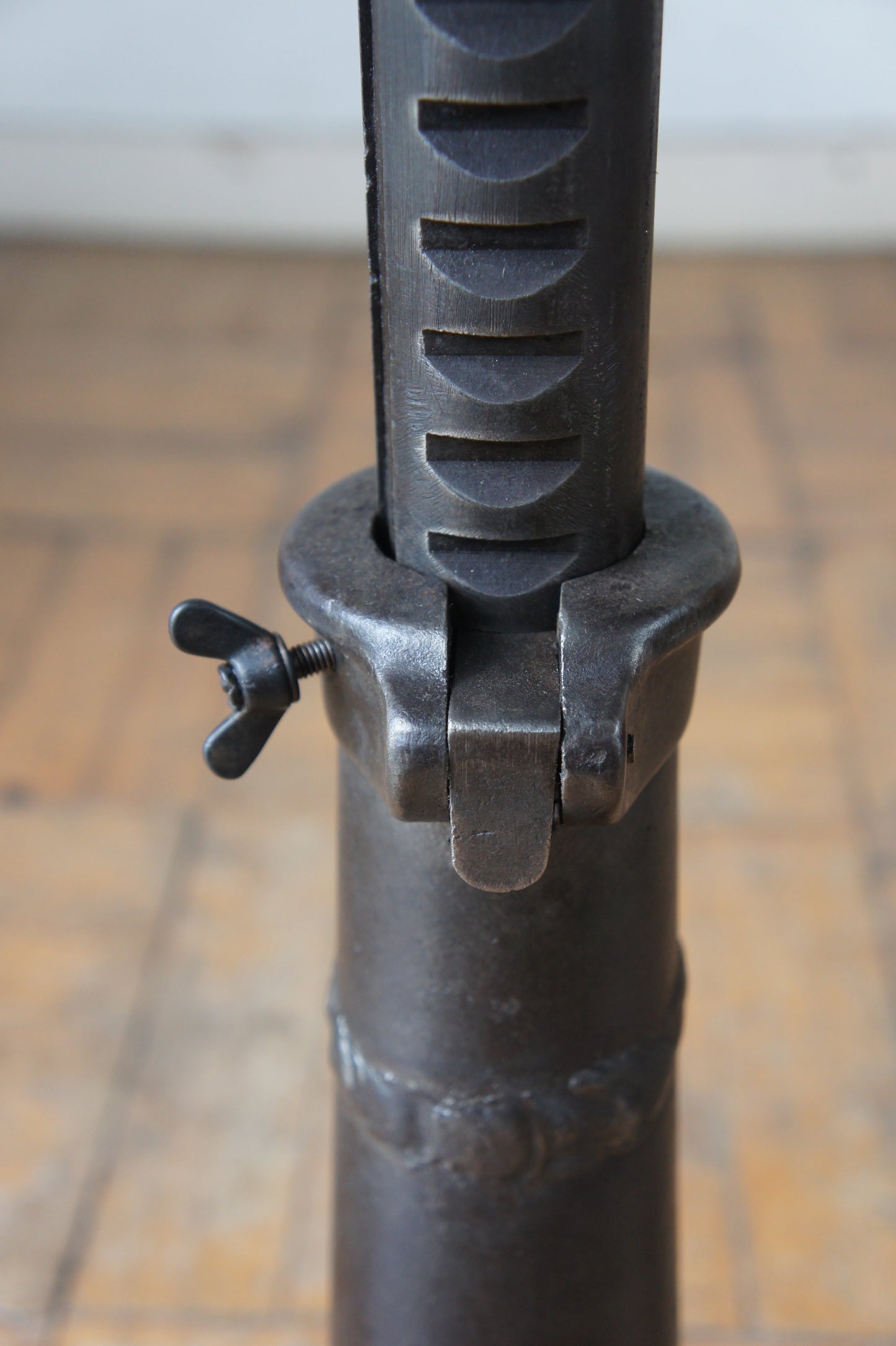 SINGER Stool / Claw foot