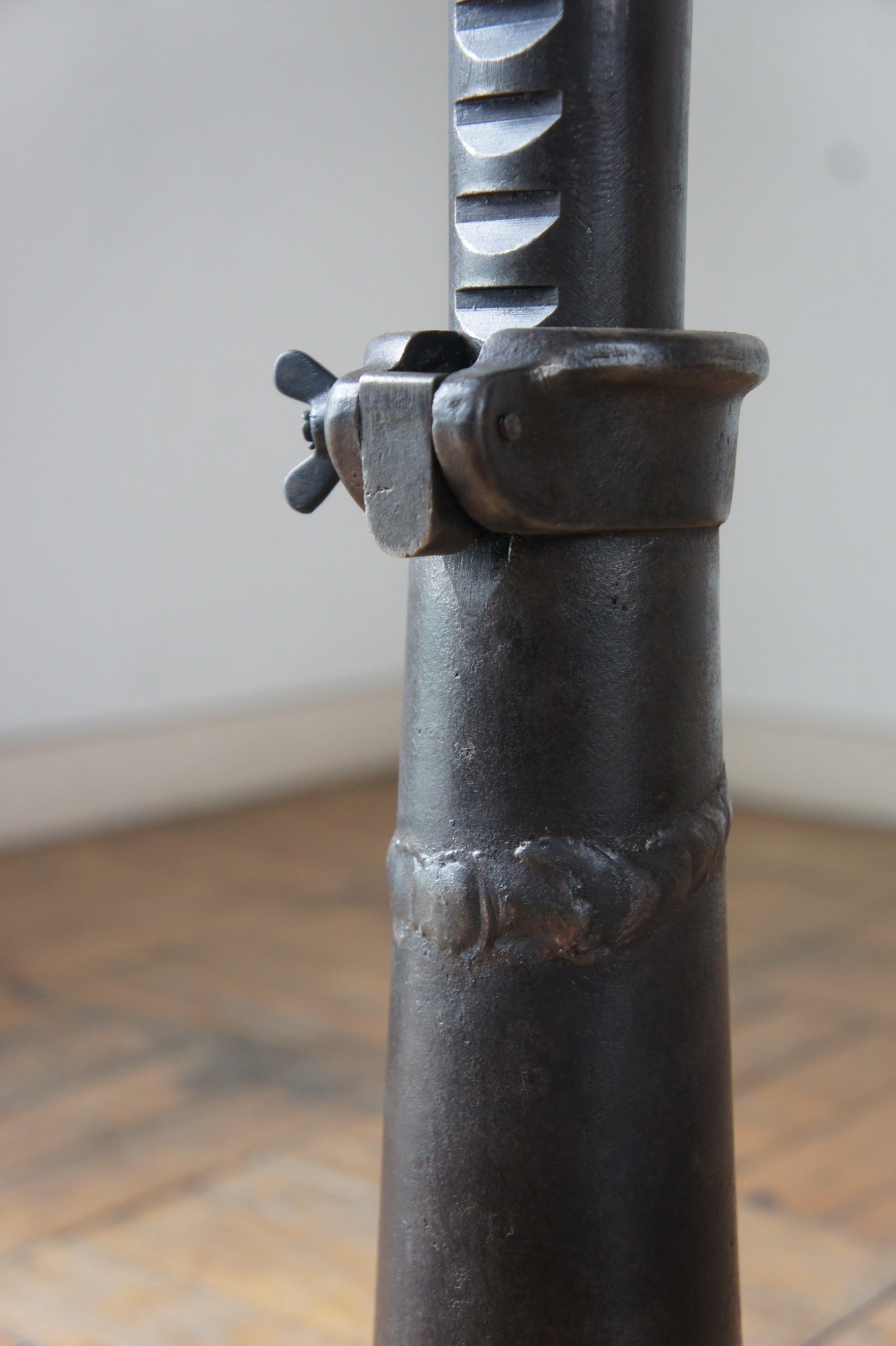 SINGER Stool / Claw foot