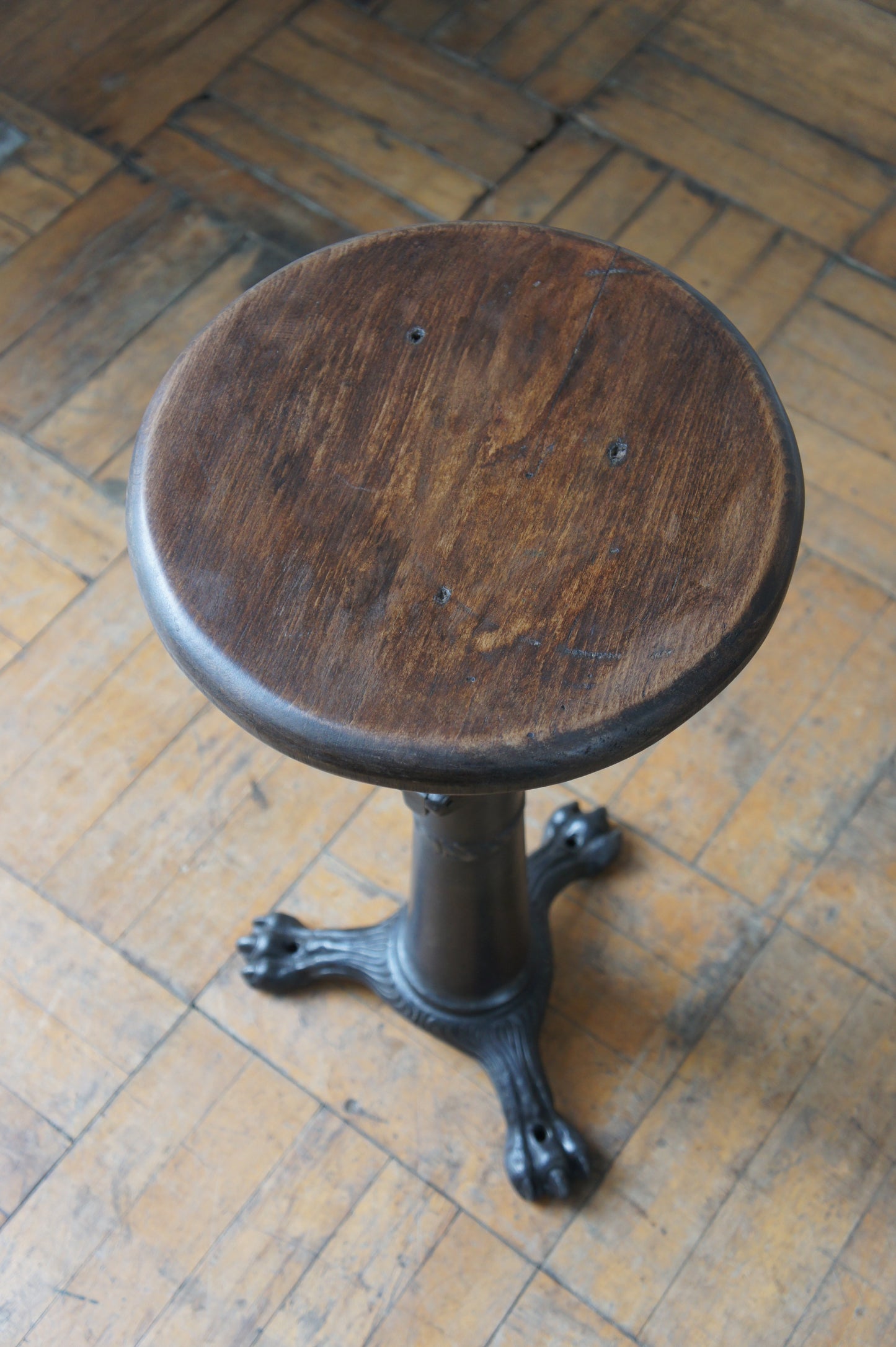 SINGER Stool / Claw foot