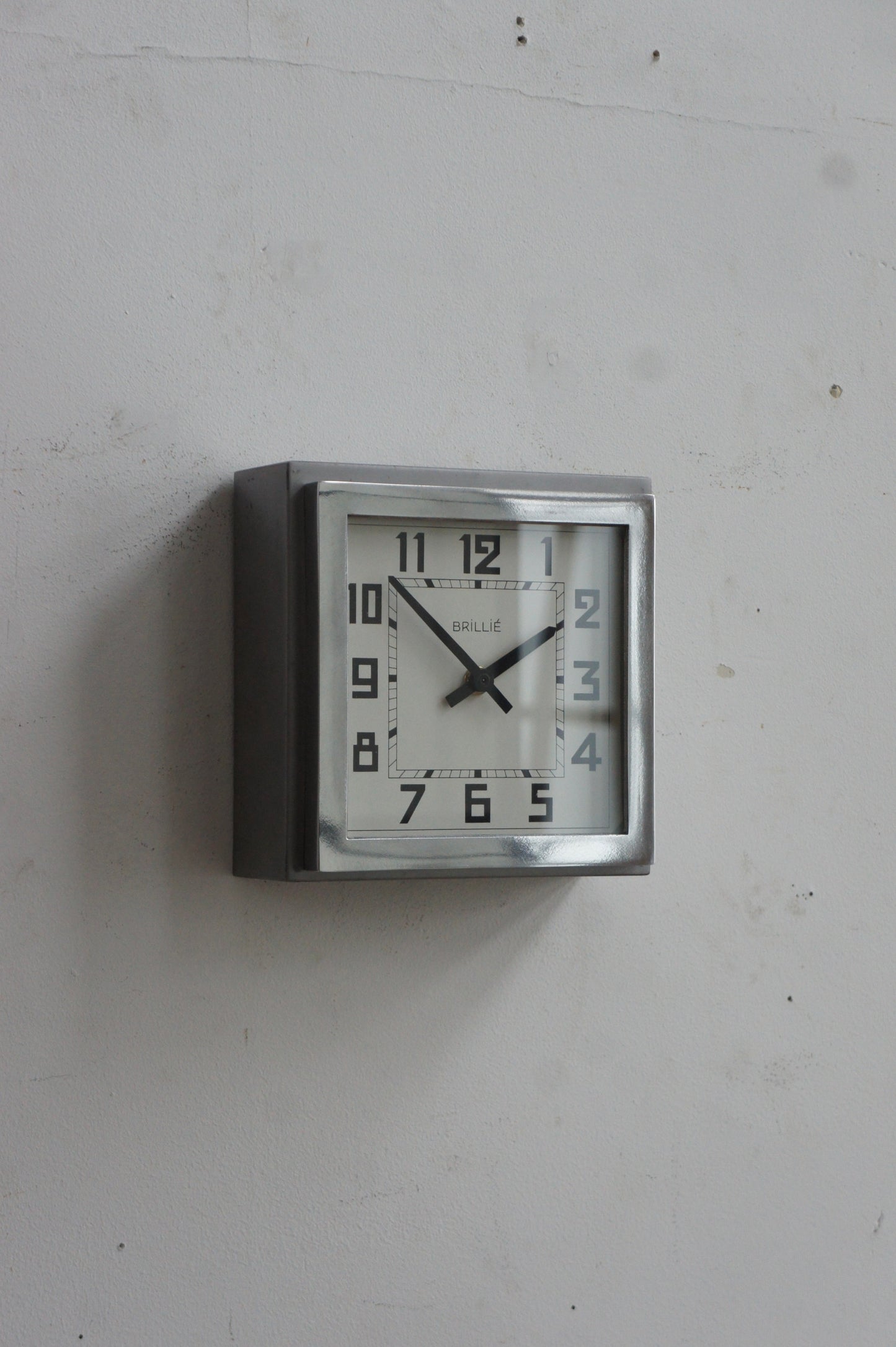 BRILLIÉ Wall clock / carré brut
