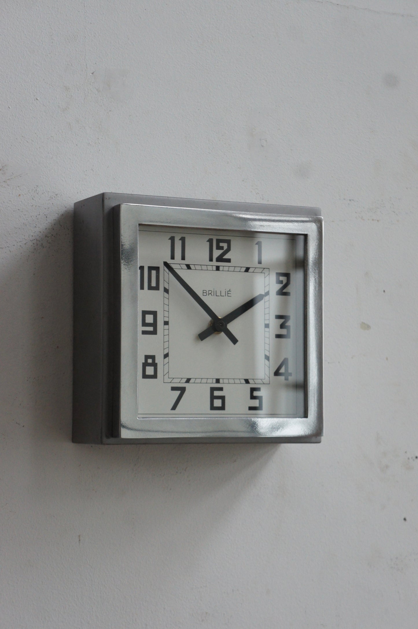 BRILLIÉ Wall clock / carré brut