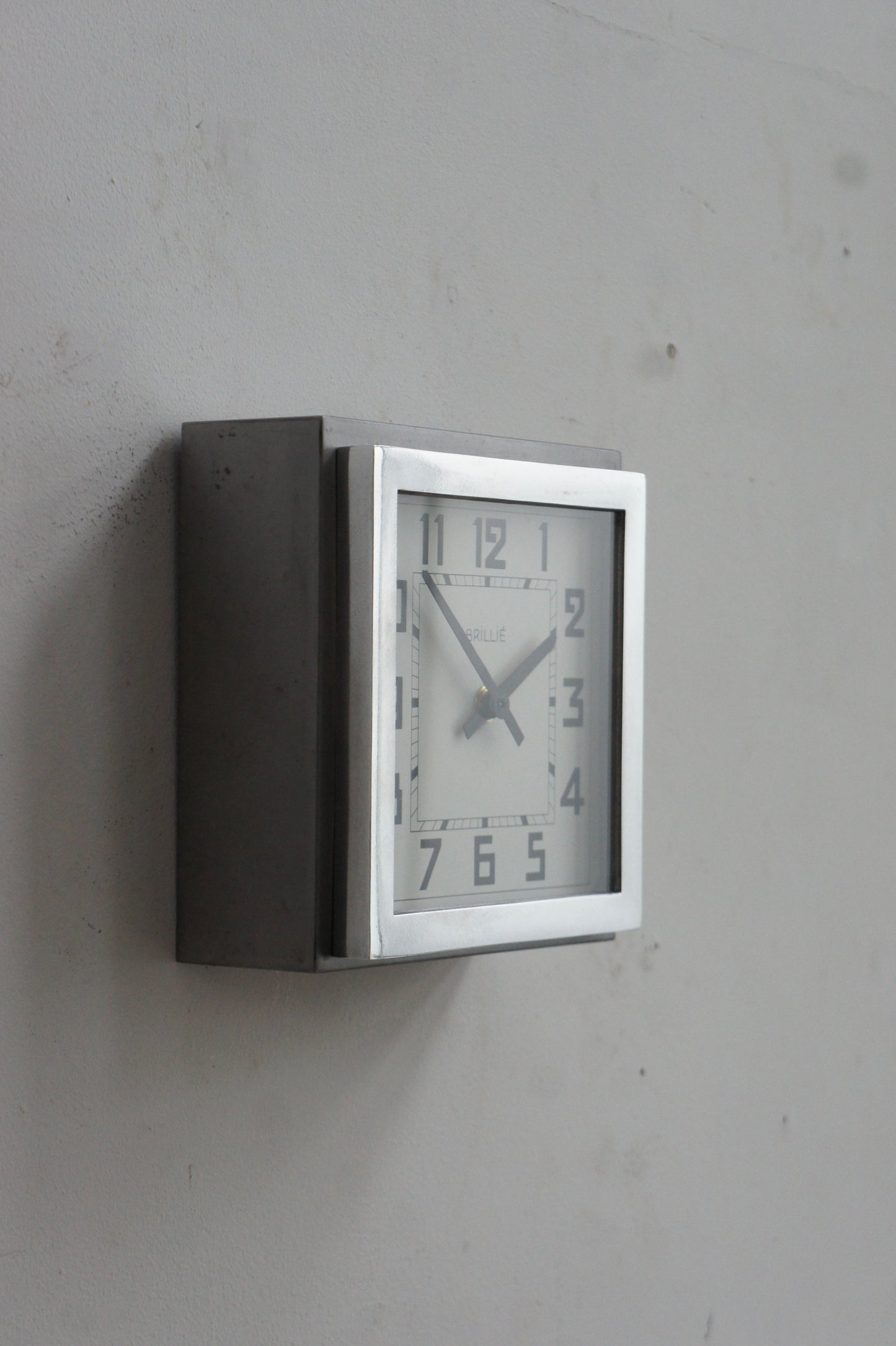 BRILLIÉ Wall clock / carré brut