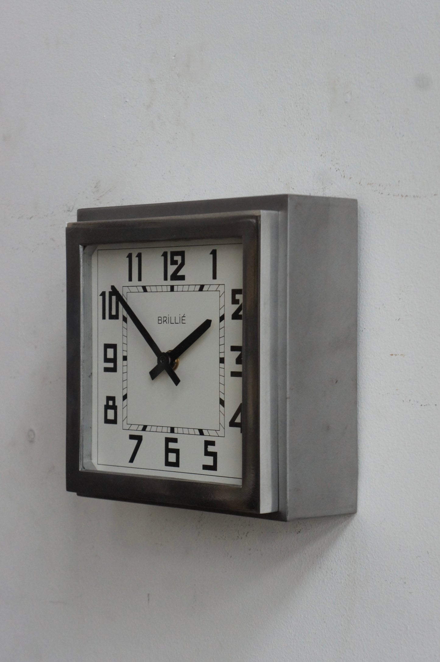 BRILLIÉ Wall clock / carré brut
