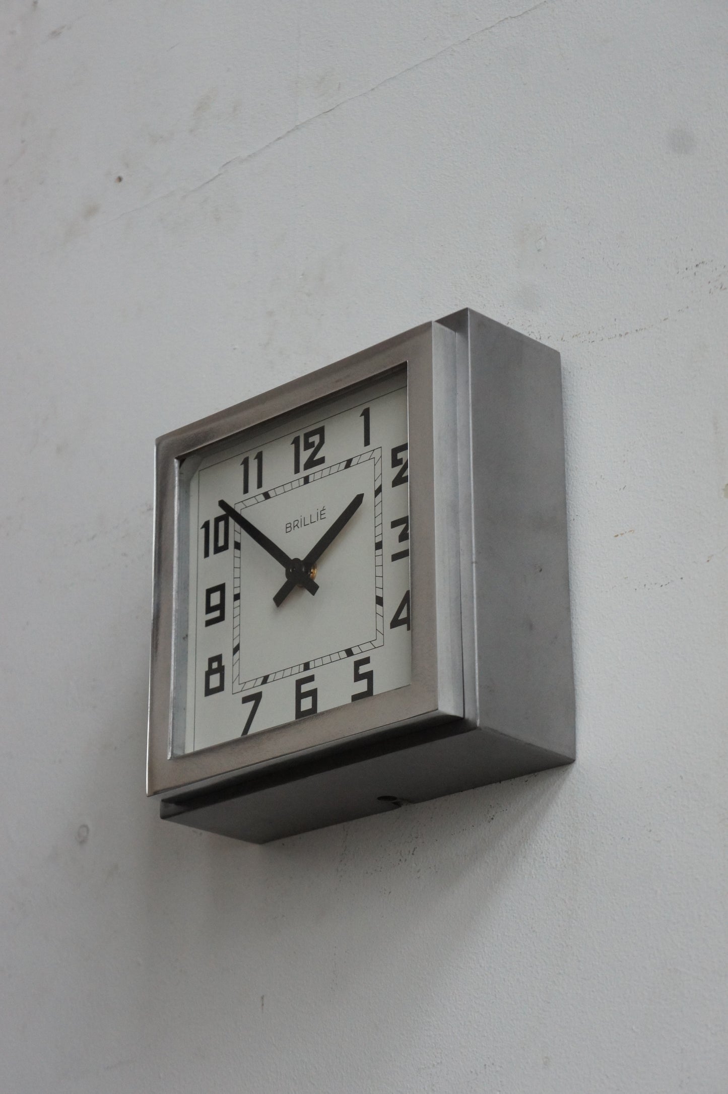 BRILLIÉ Wall clock / carré brut