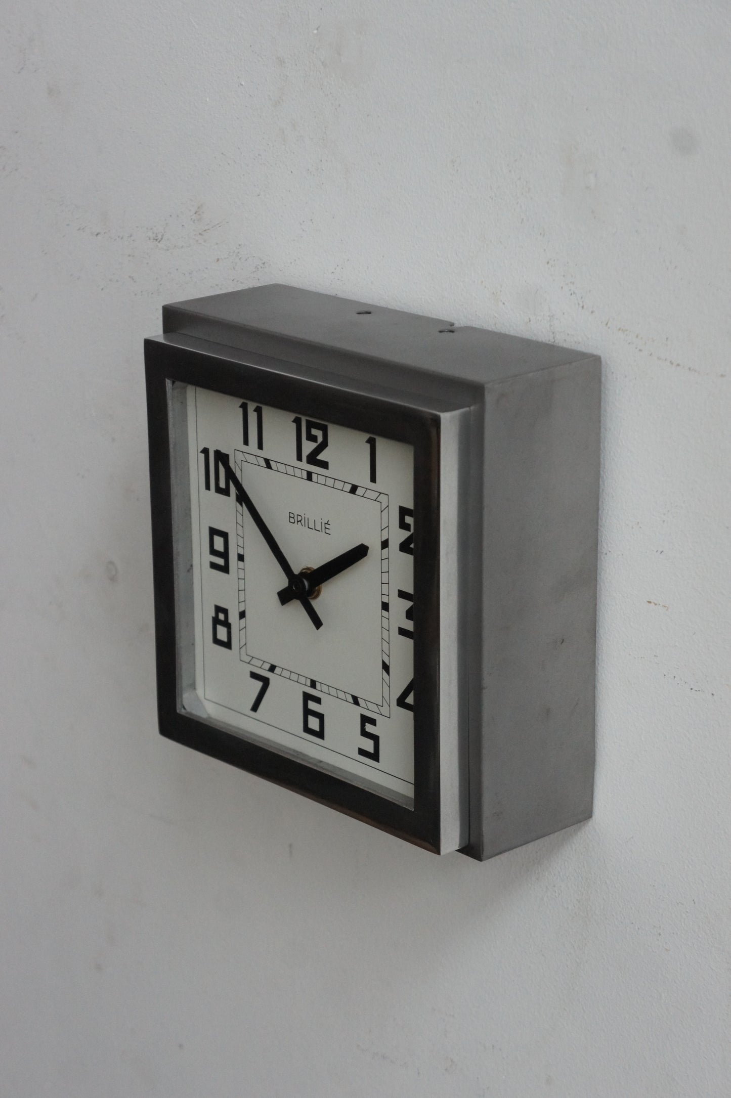 BRILLIÉ Wall clock / carré brut