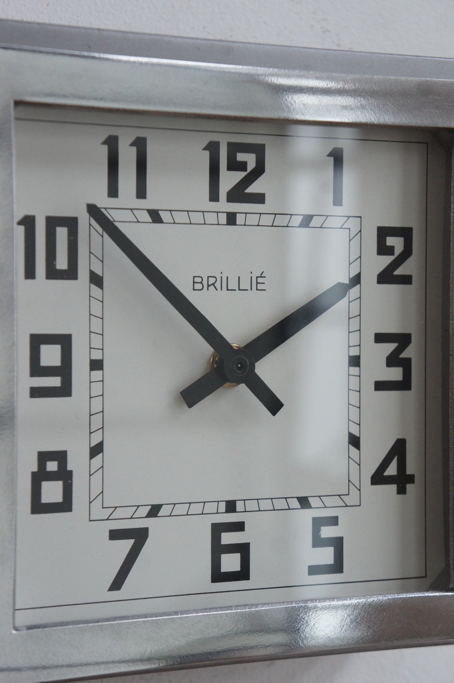 BRILLIÉ Wall clock / carré brut