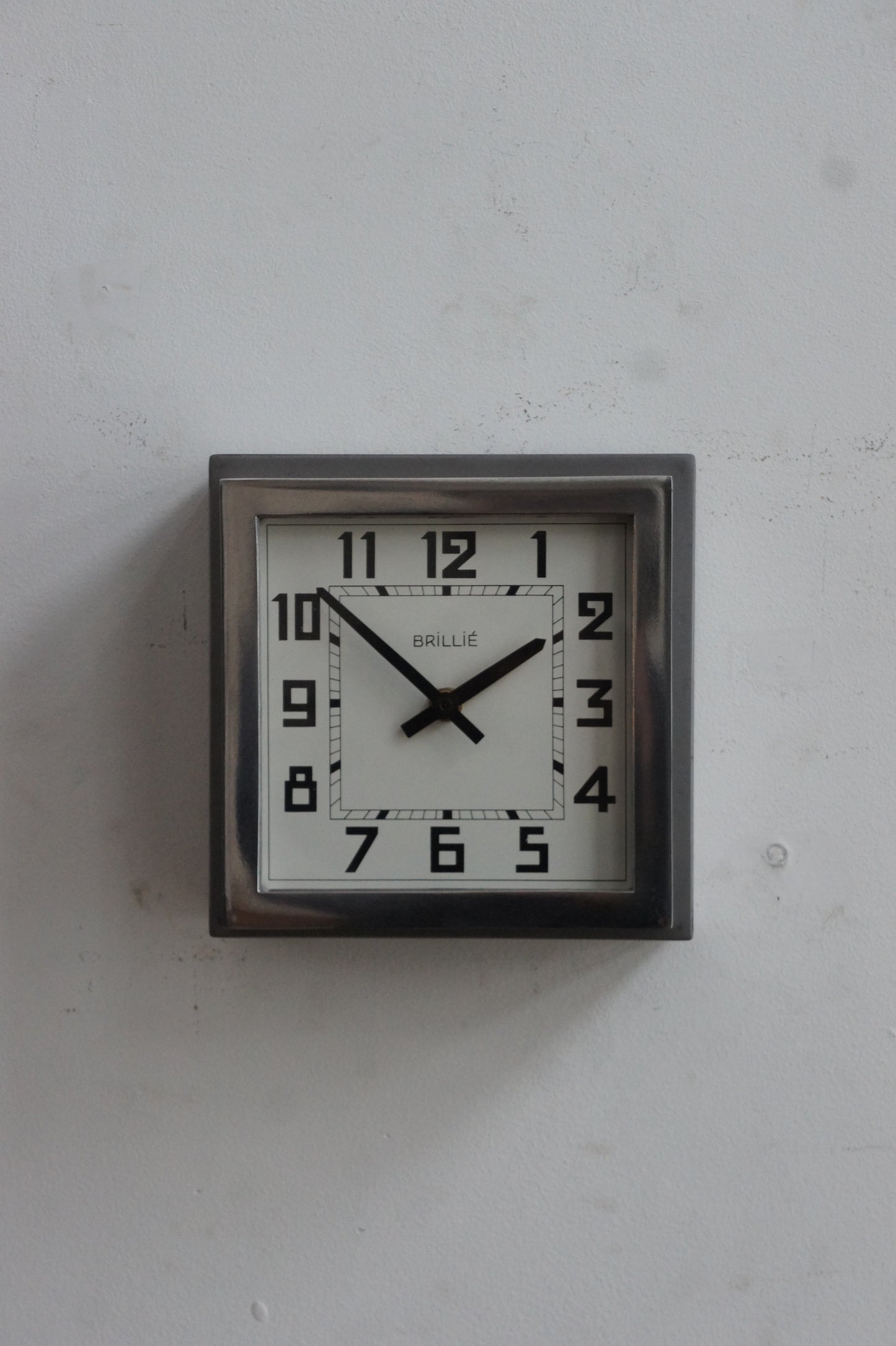 BRILLIÉ Wall clock / carré brut
