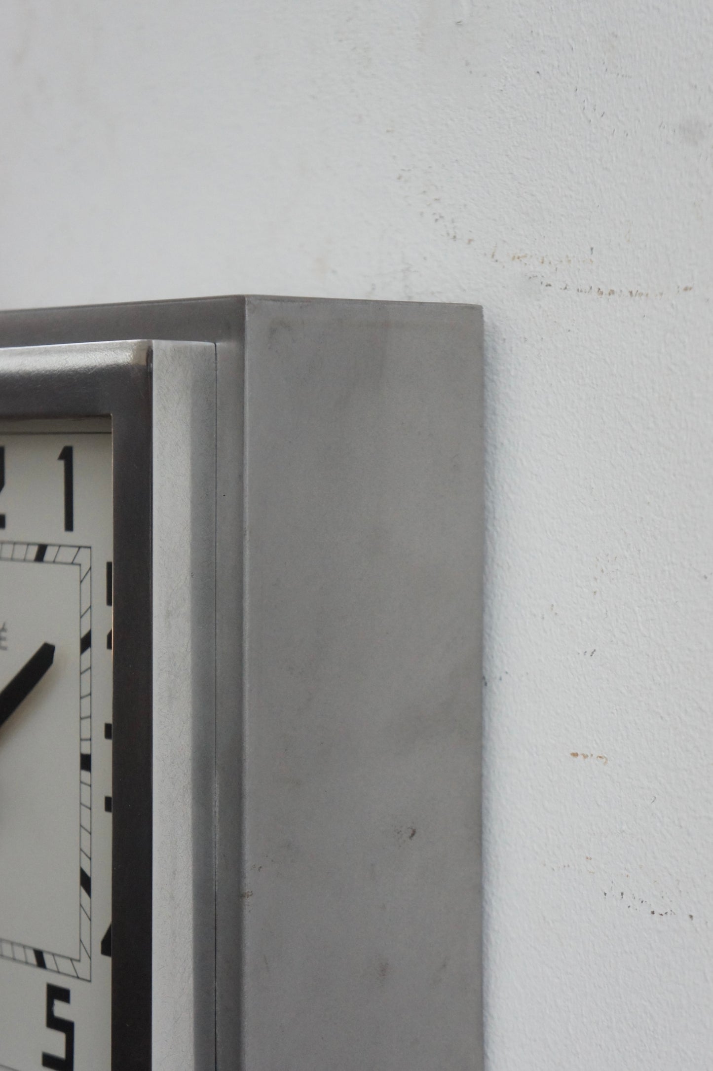 BRILLIÉ Wall clock / carré brut