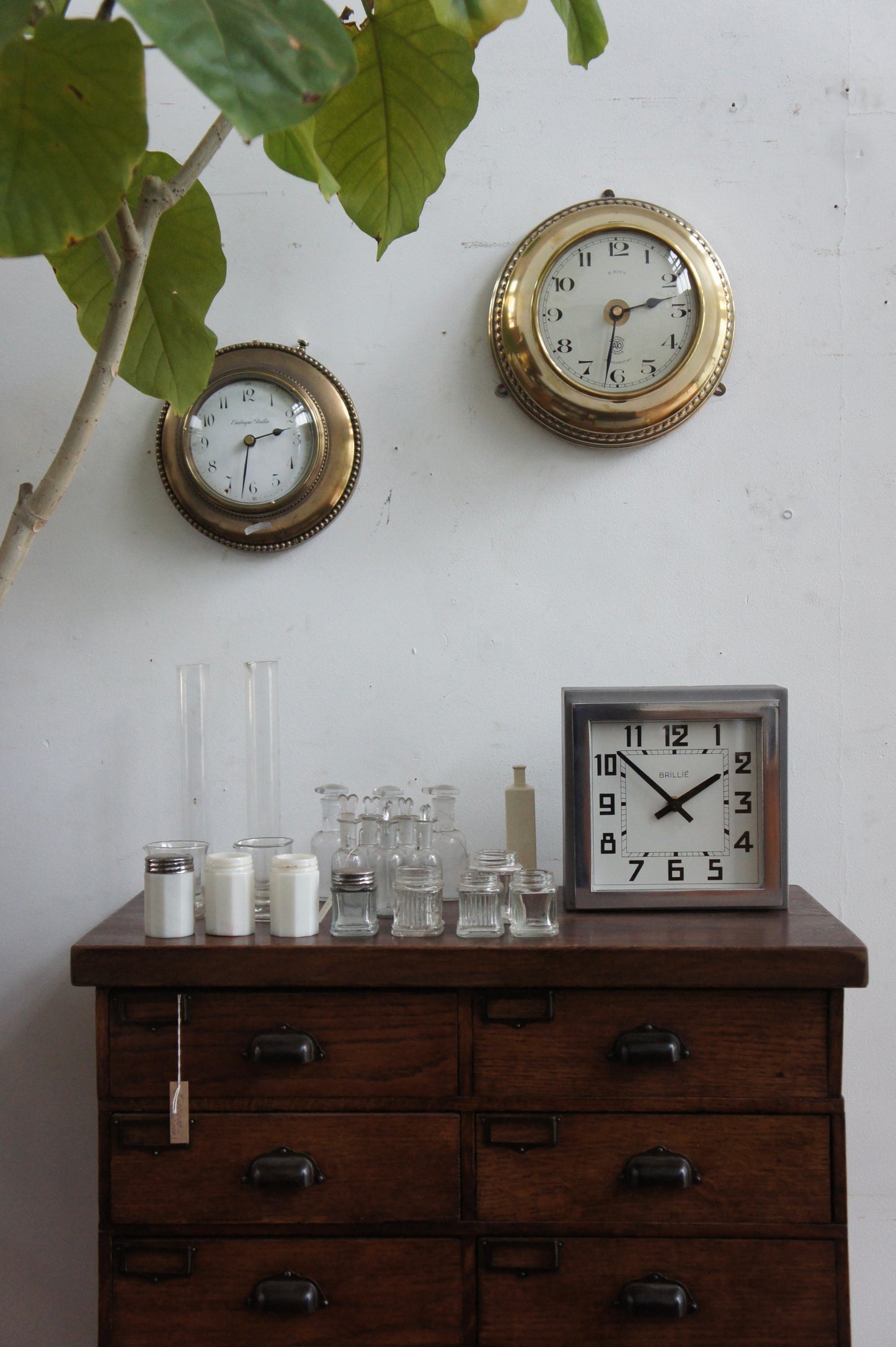 BRILLIÉ Wall clock / carré brut