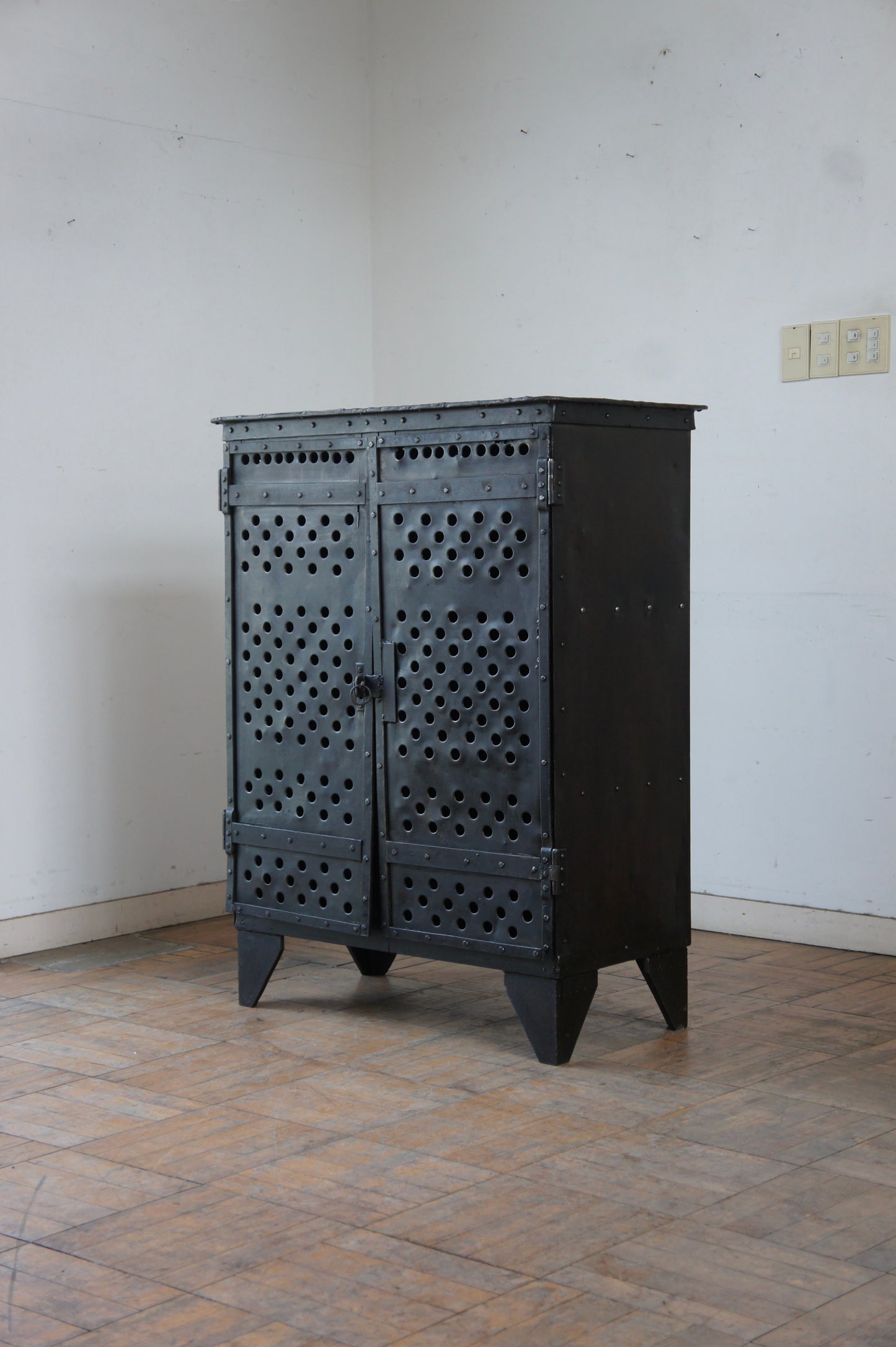 Metal storage cabinet