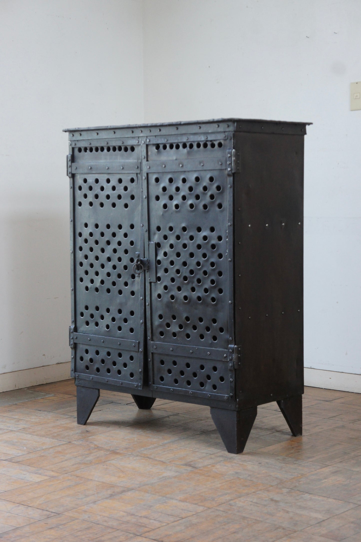Metal storage cabinet