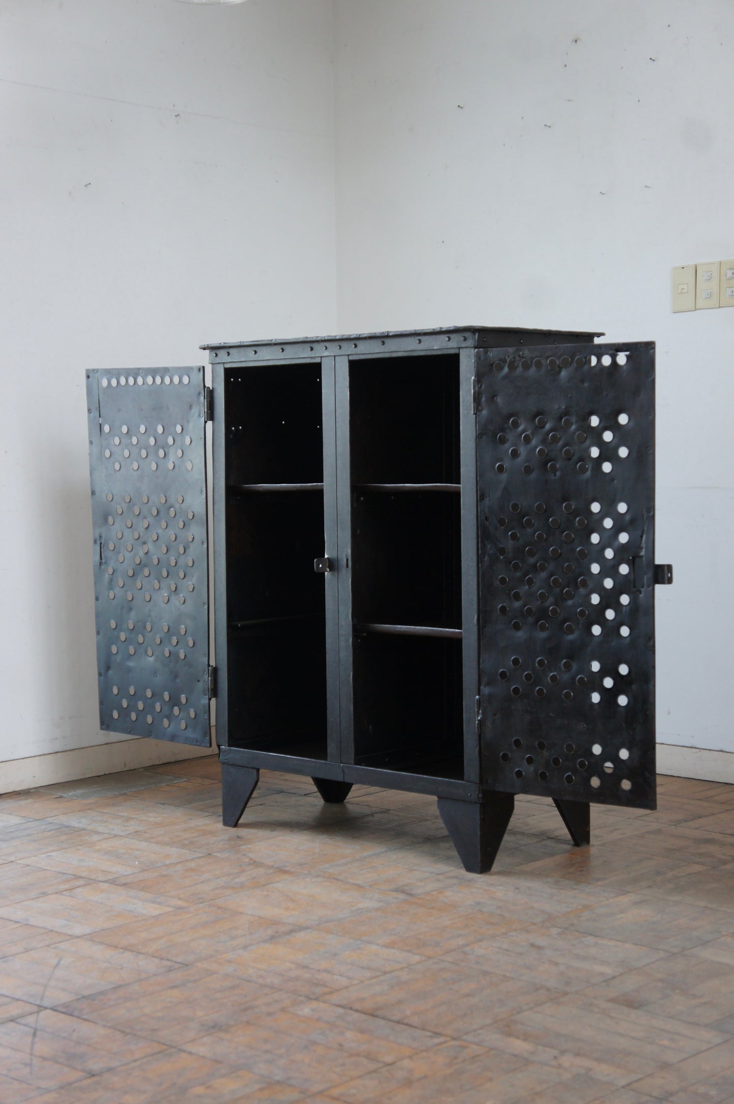 Metal storage cabinet