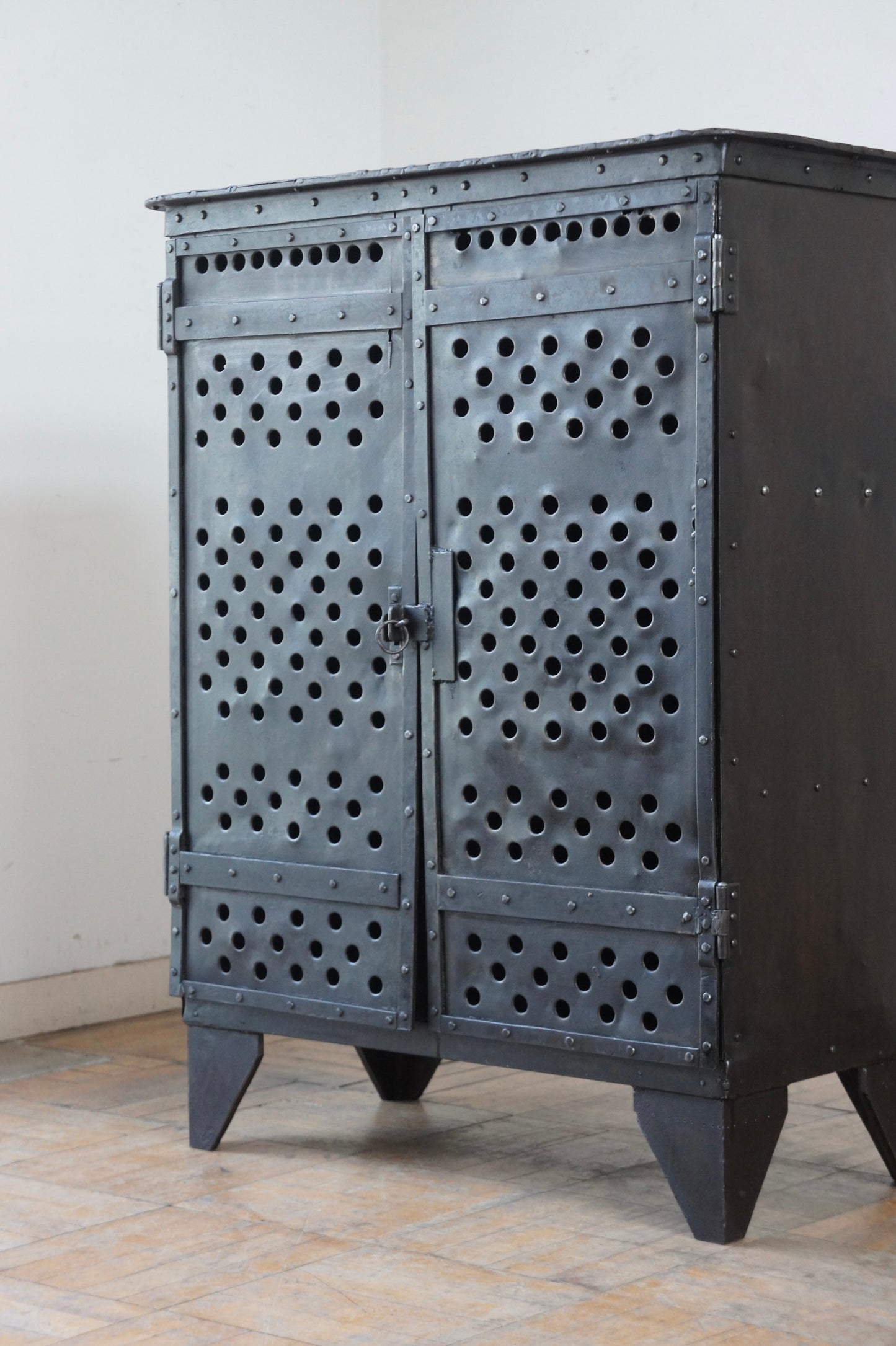 Metal storage cabinet