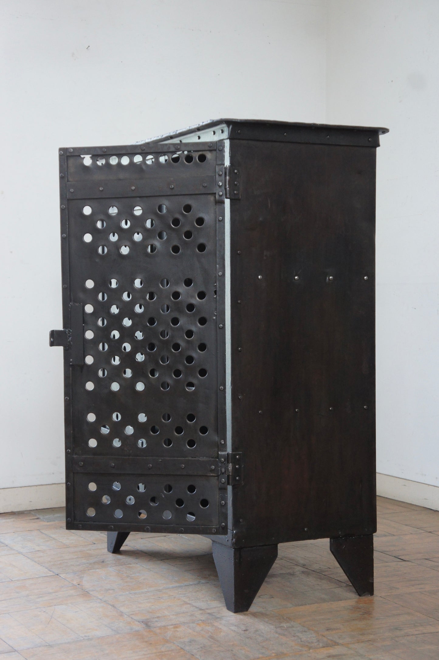 Metal storage cabinet