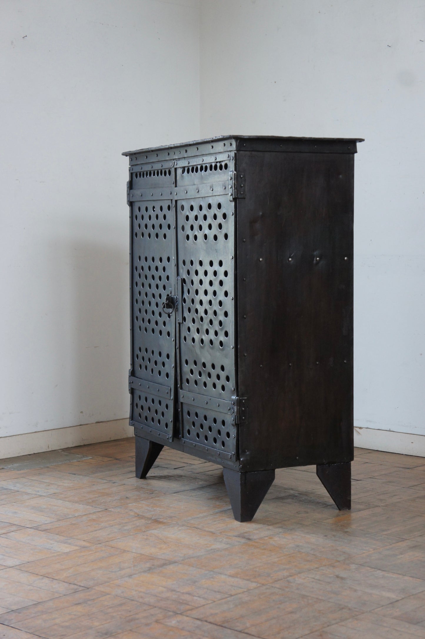 Metal storage cabinet